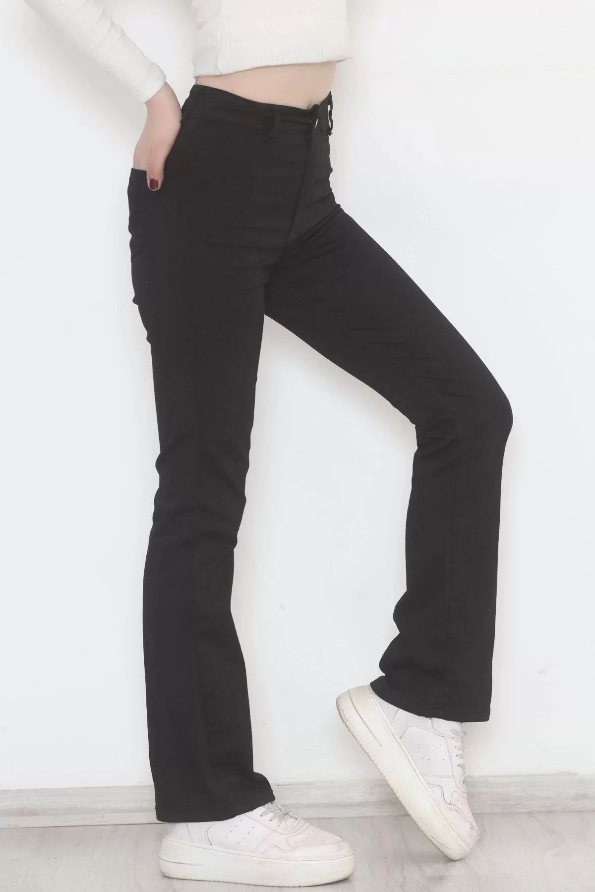 Flared Jeans with Pockets Black - 12606.1431.