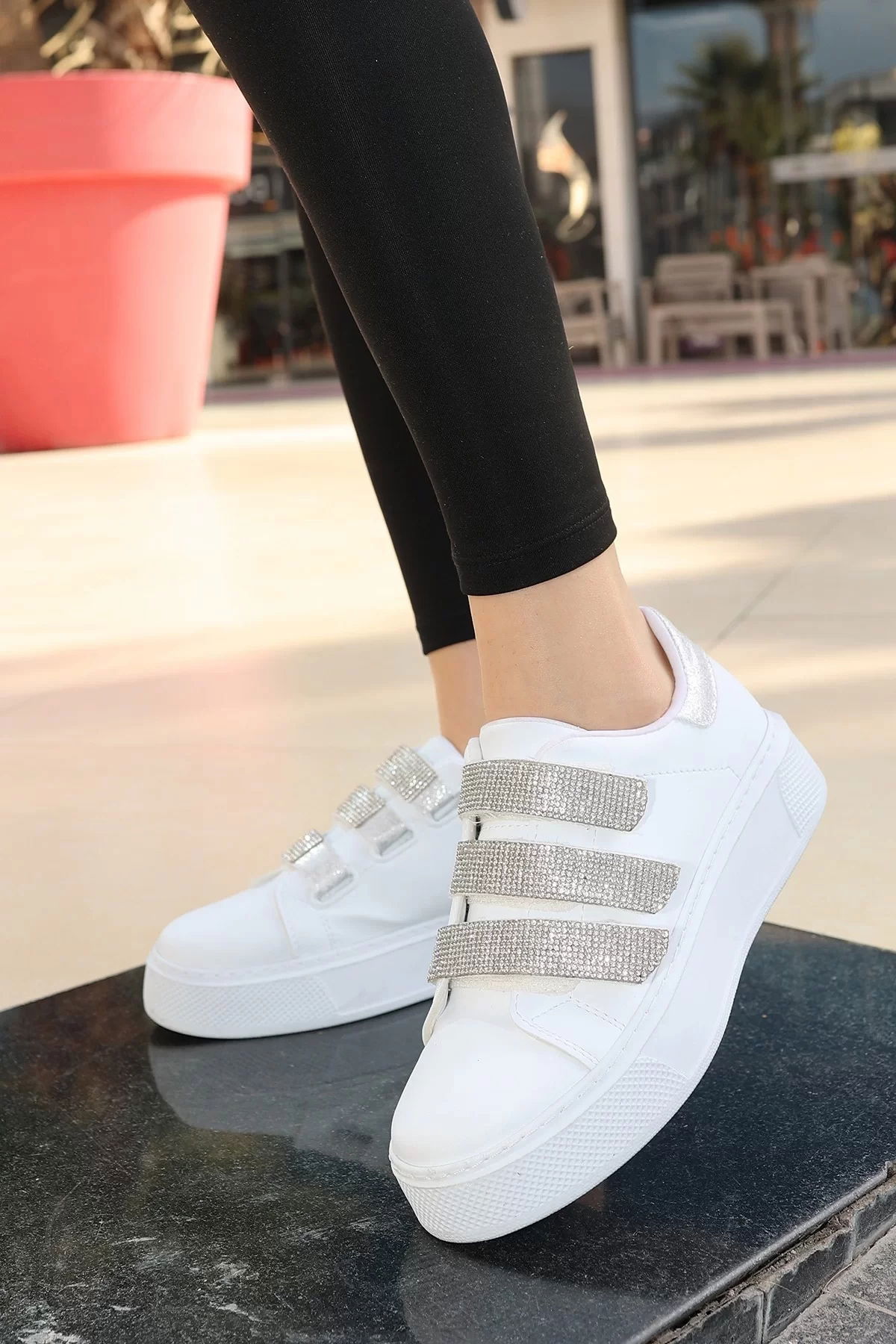 Yebta White Skin Velcro Sneakers