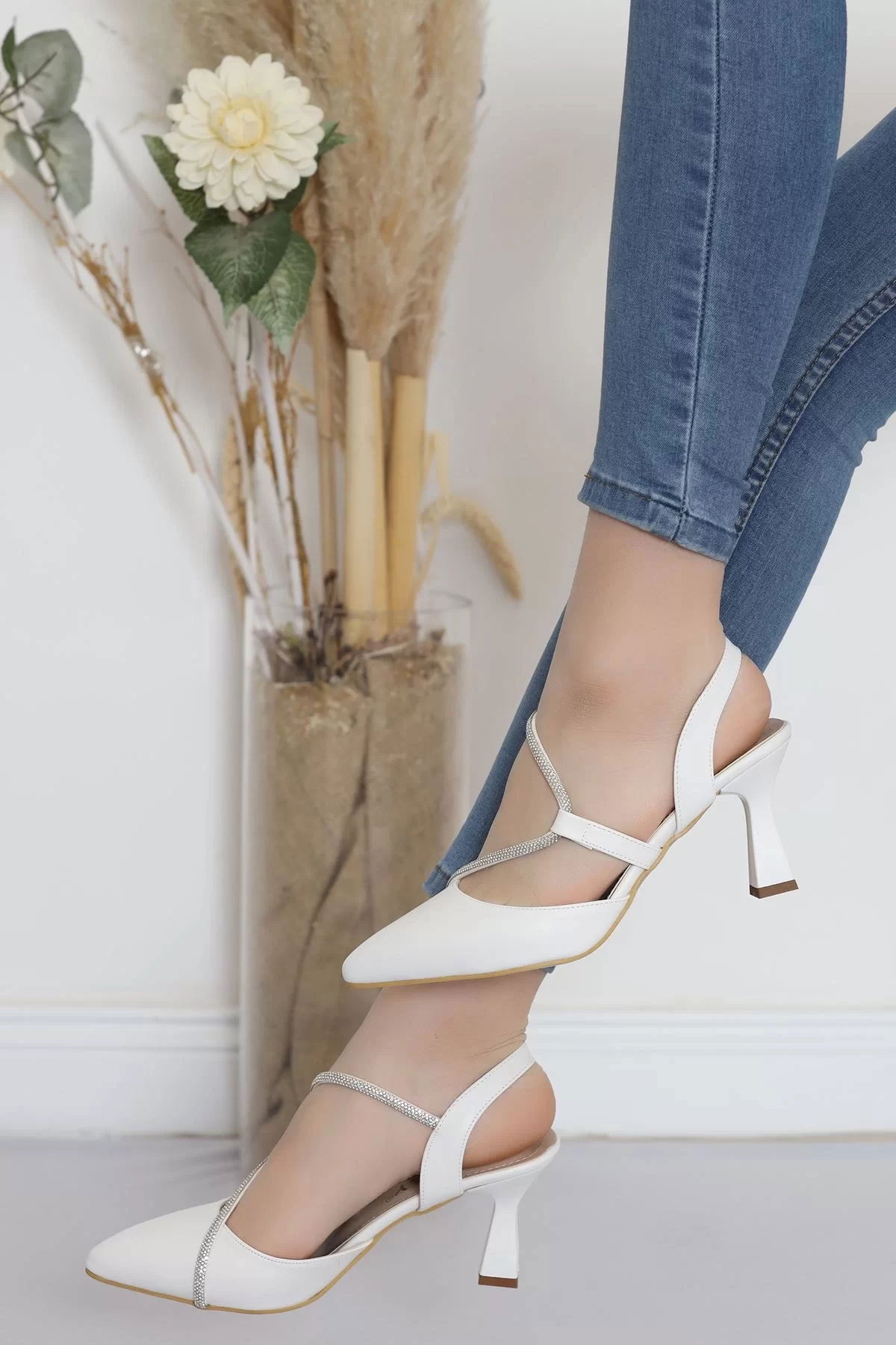 Stone Detail 7 Cm Heeled Shoes White - 18207.264.