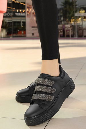 Yebta Black Skin Velcro Sneakers