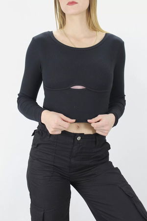 Camisole Blouse Black with Window at the Navel - 138.650