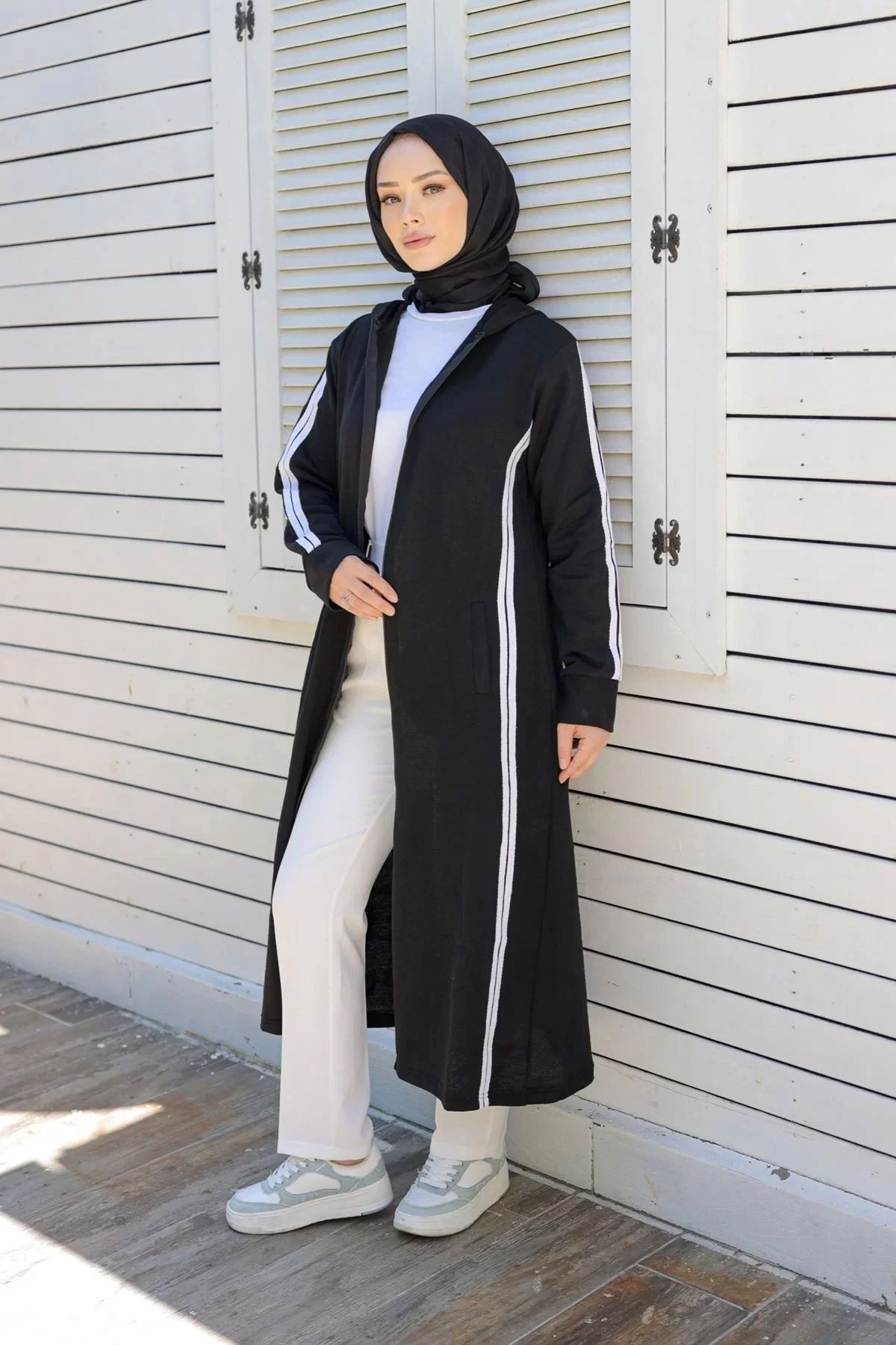 Striped Abaya Black - 20343.1778.