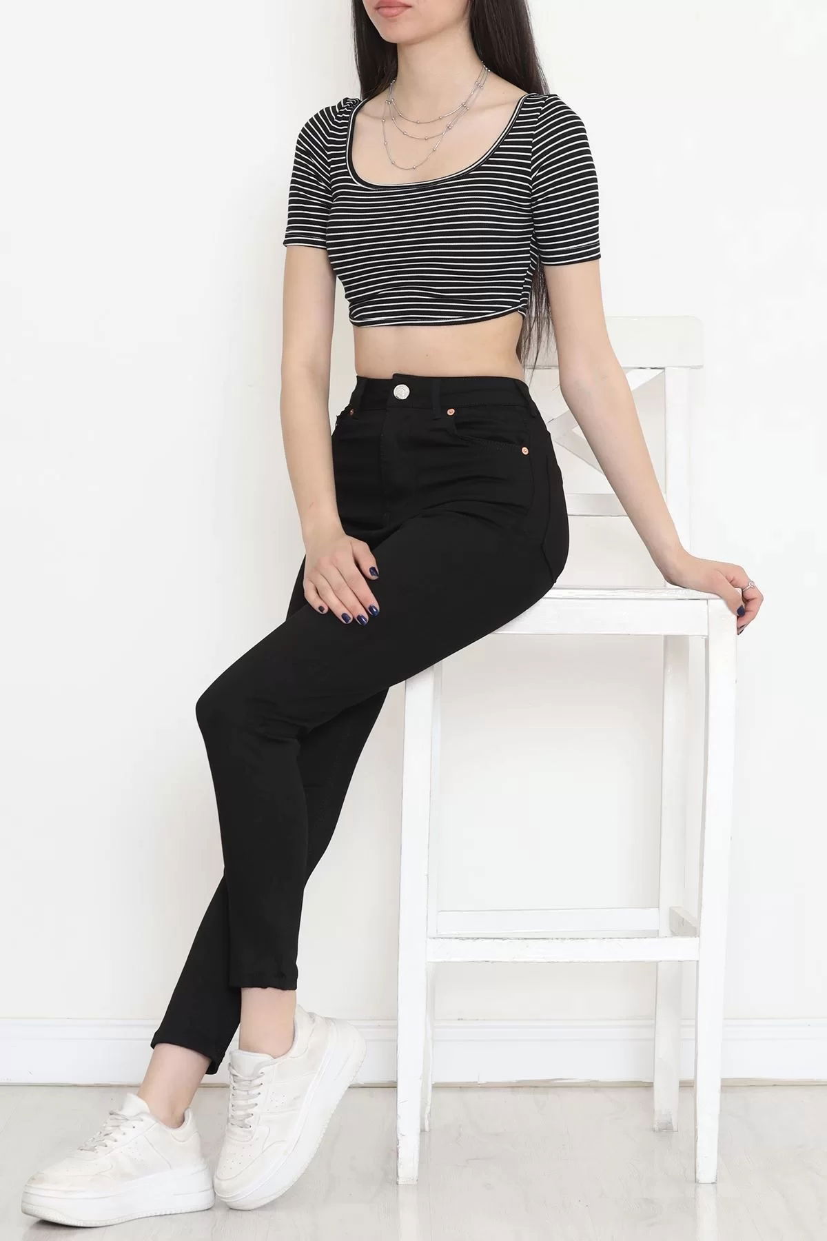 Narrow Leg Lycra Jeans Black - 18221.1431.