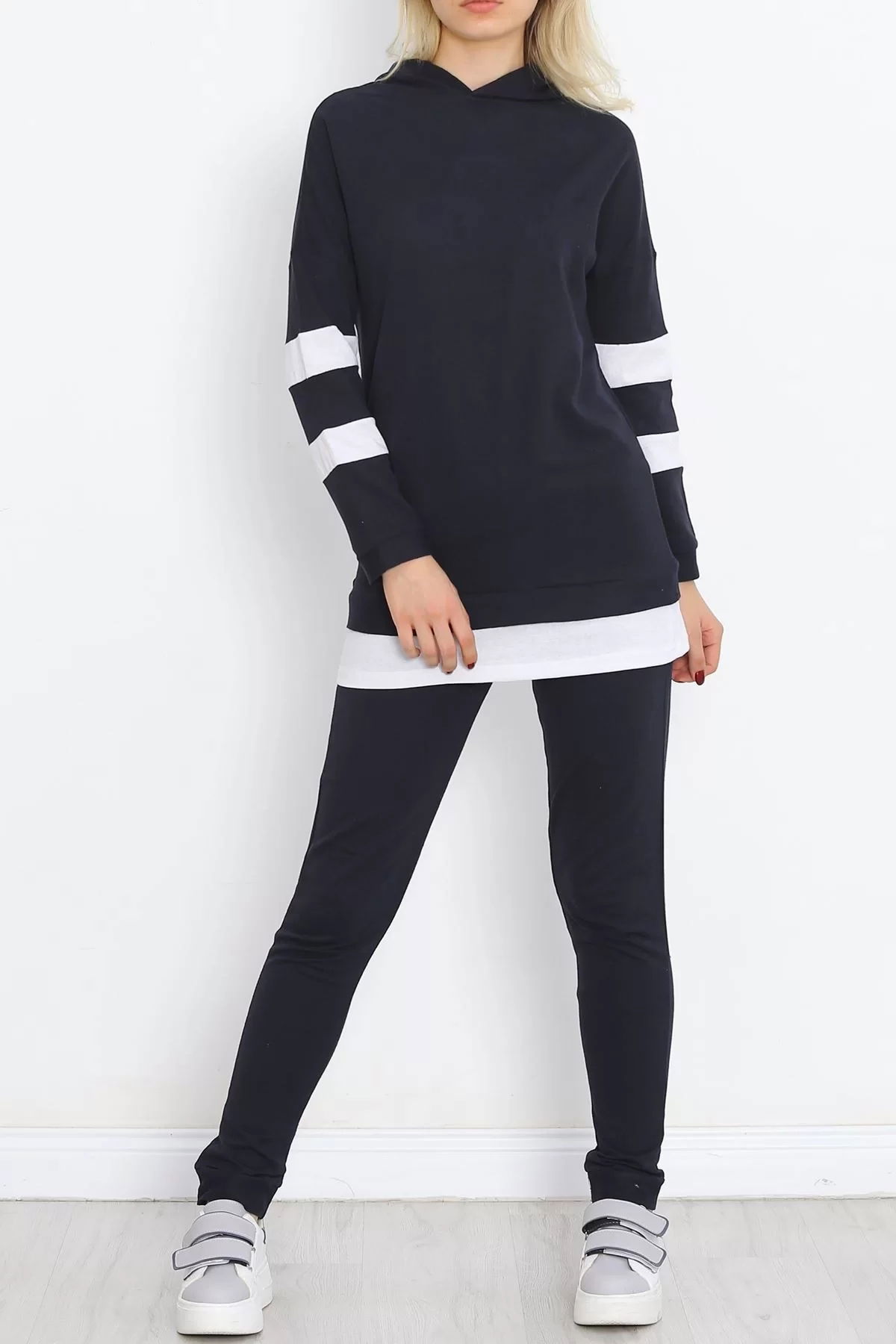 Stripe Detailed Tracksuit Set Navy Blue - 20340.1778.