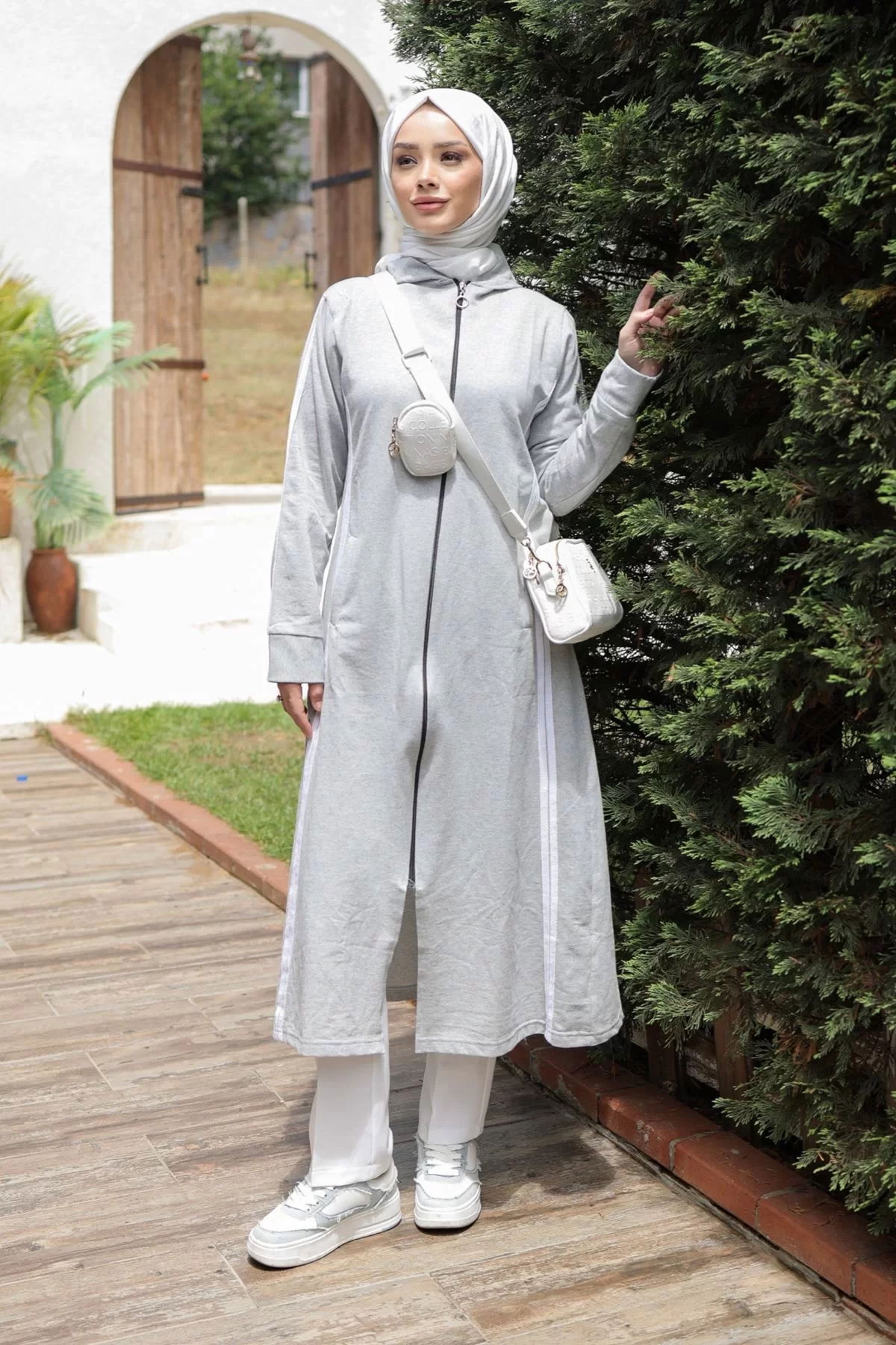 Striped Abaya Gray - 20343.1778.