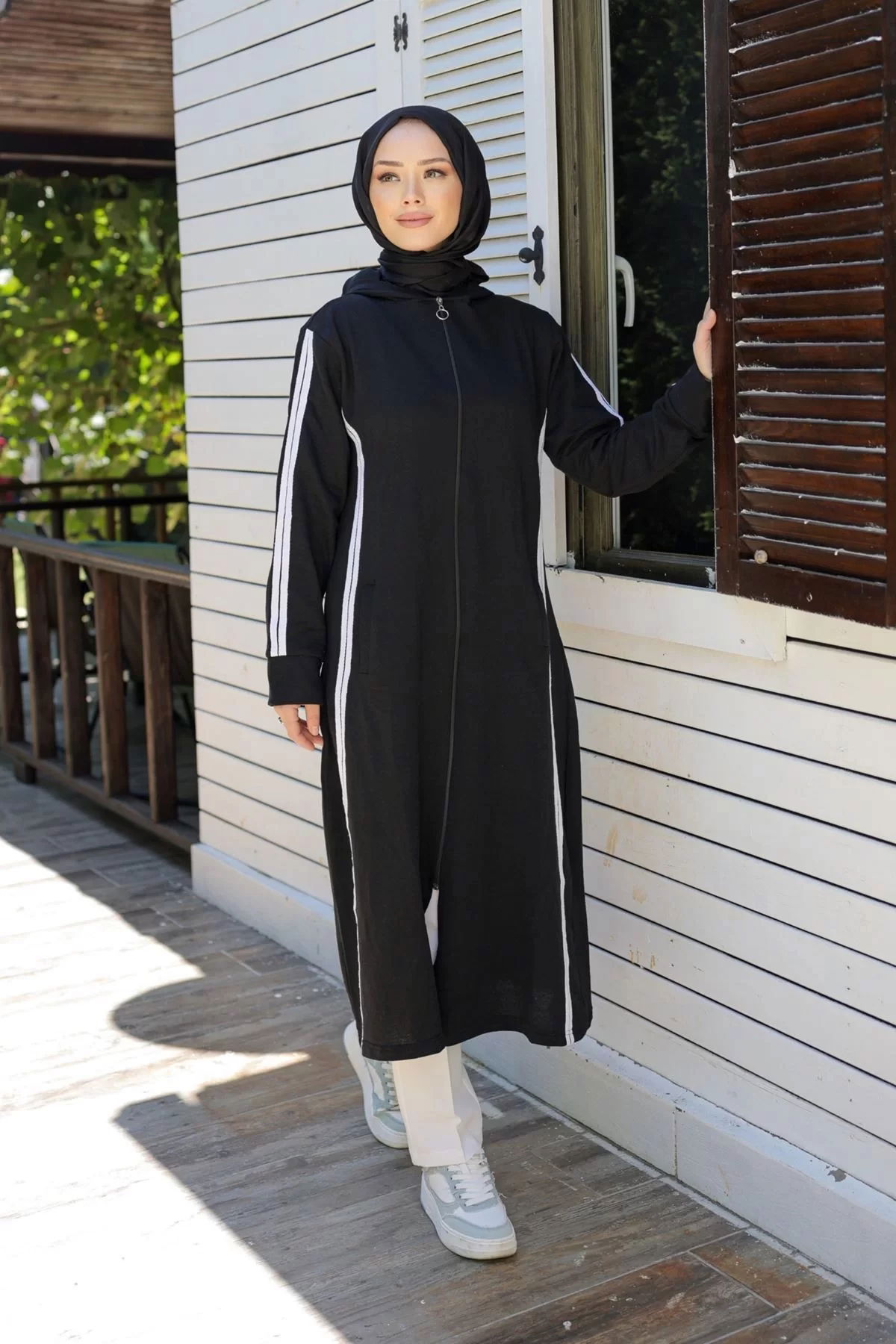 Striped Abaya Black - 20343.1778.