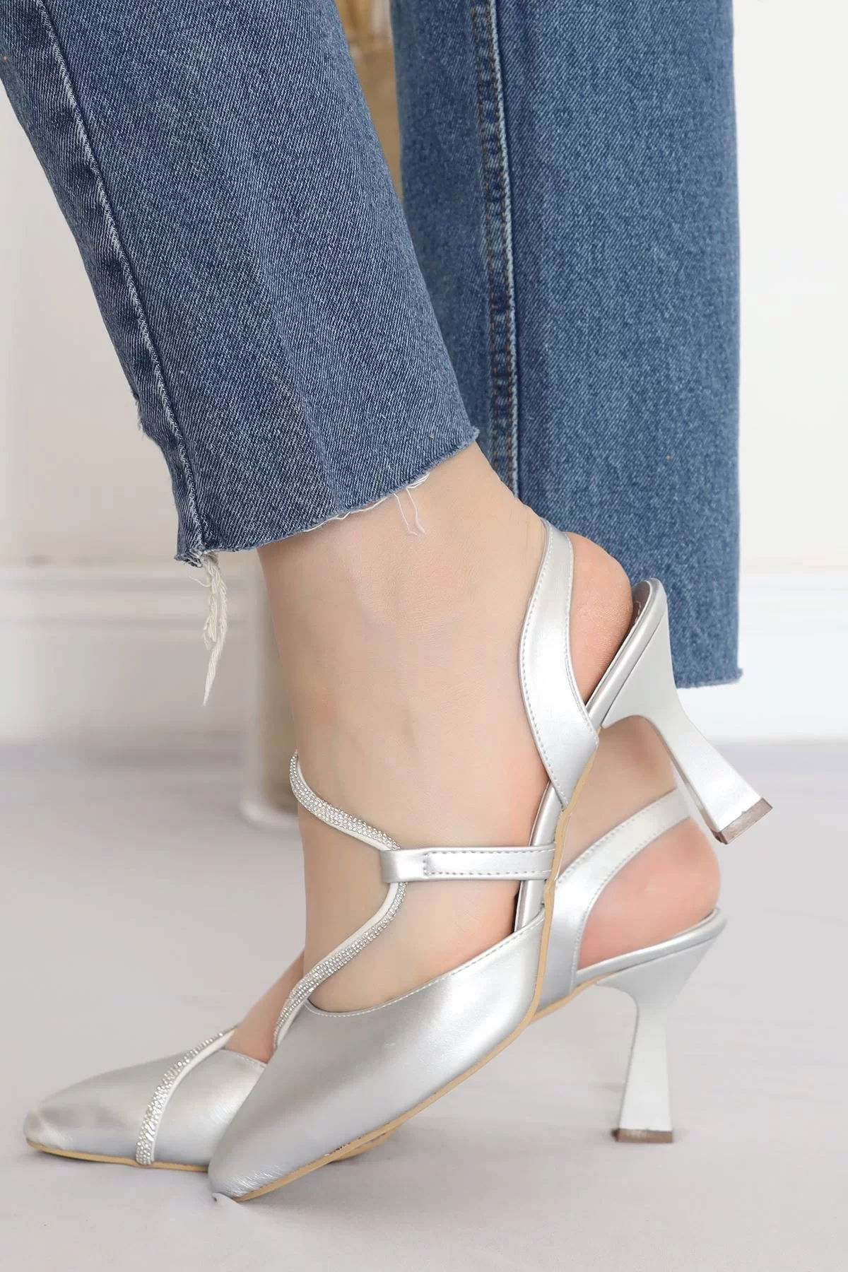 Stone Detail 7 Cm Heeled Shoes Silver - 18207.264.