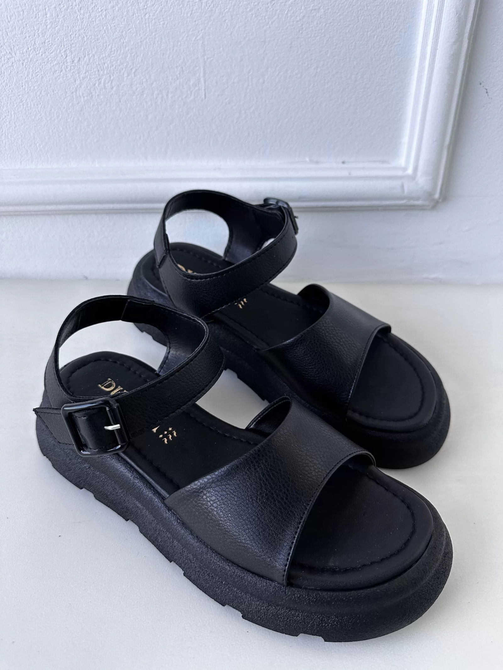 Peer Black Skin Sandals