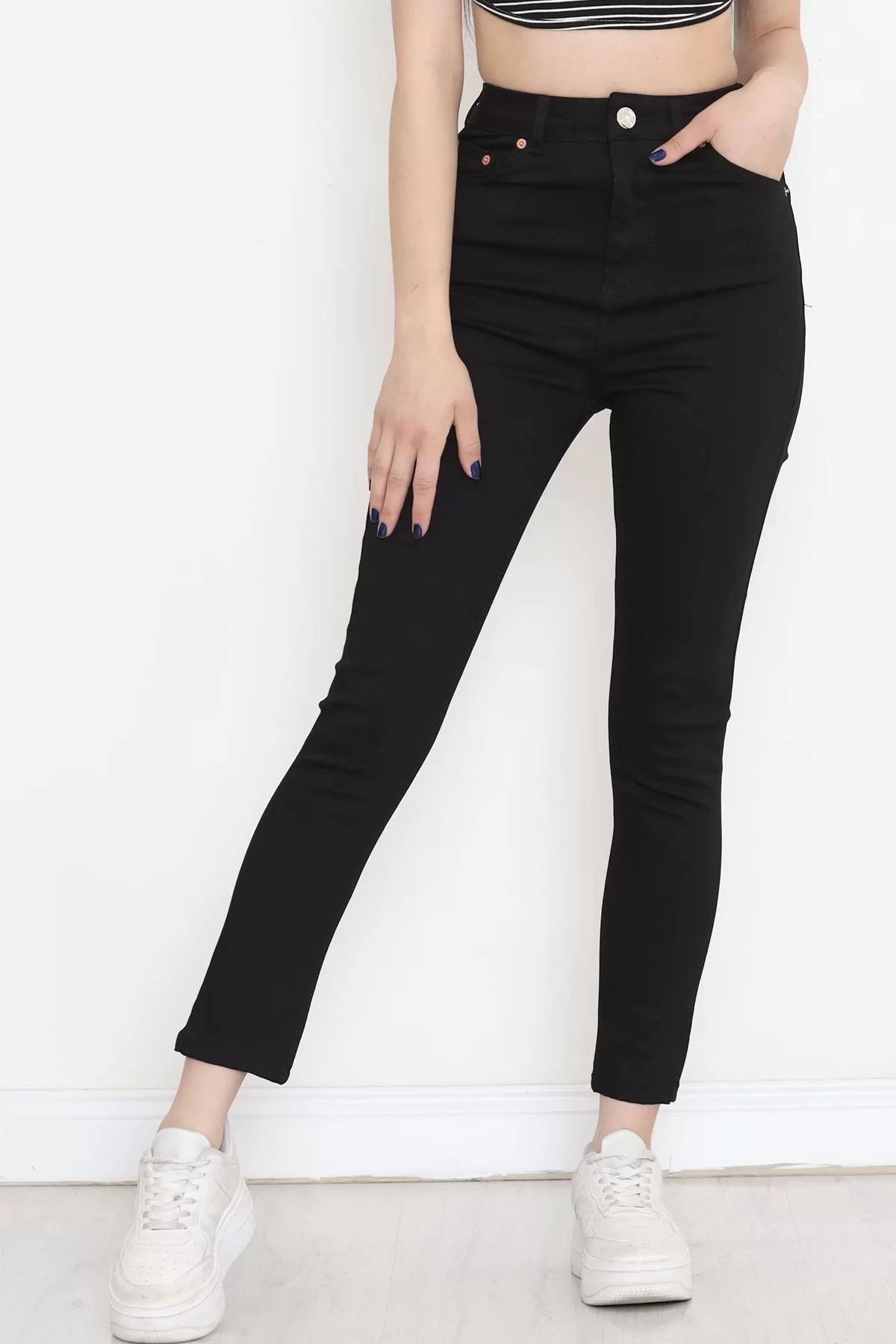 Narrow Leg Lycra Jeans Black1 - 18221.1431.