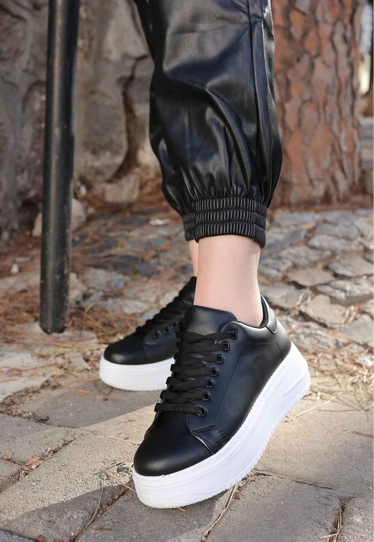 Leran Black Skin White Sole Lace-up Sneakers