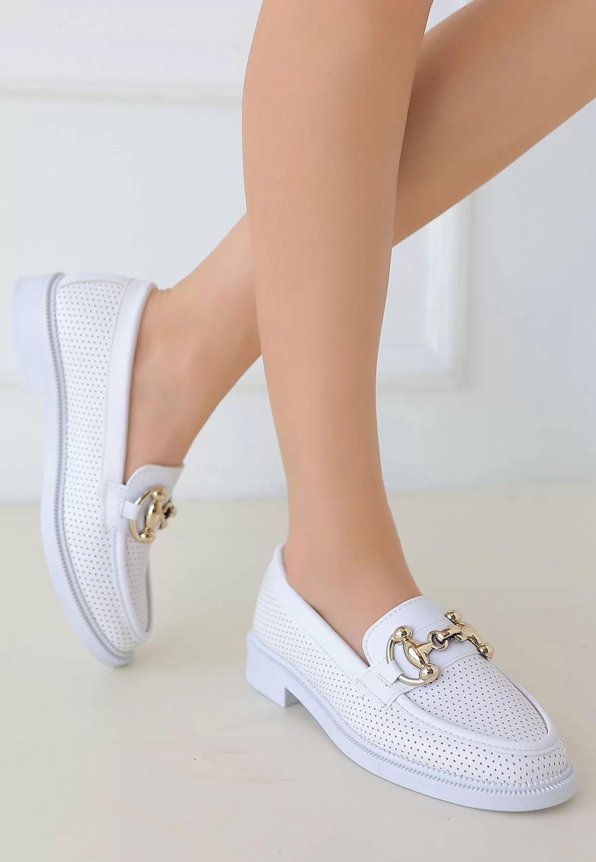 Miwan White Skin Babet Shoes