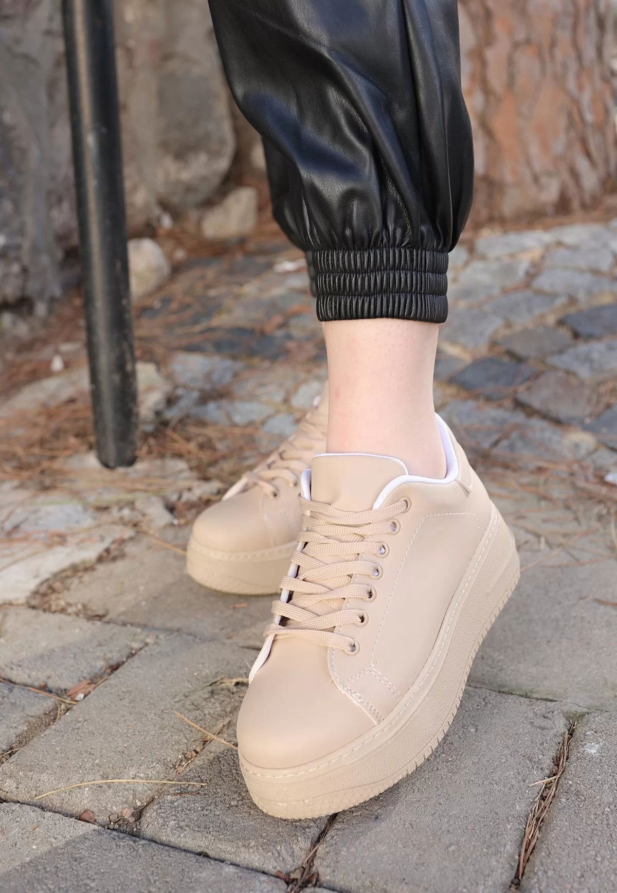 Leran Nude Skin Lace-up Sneakers