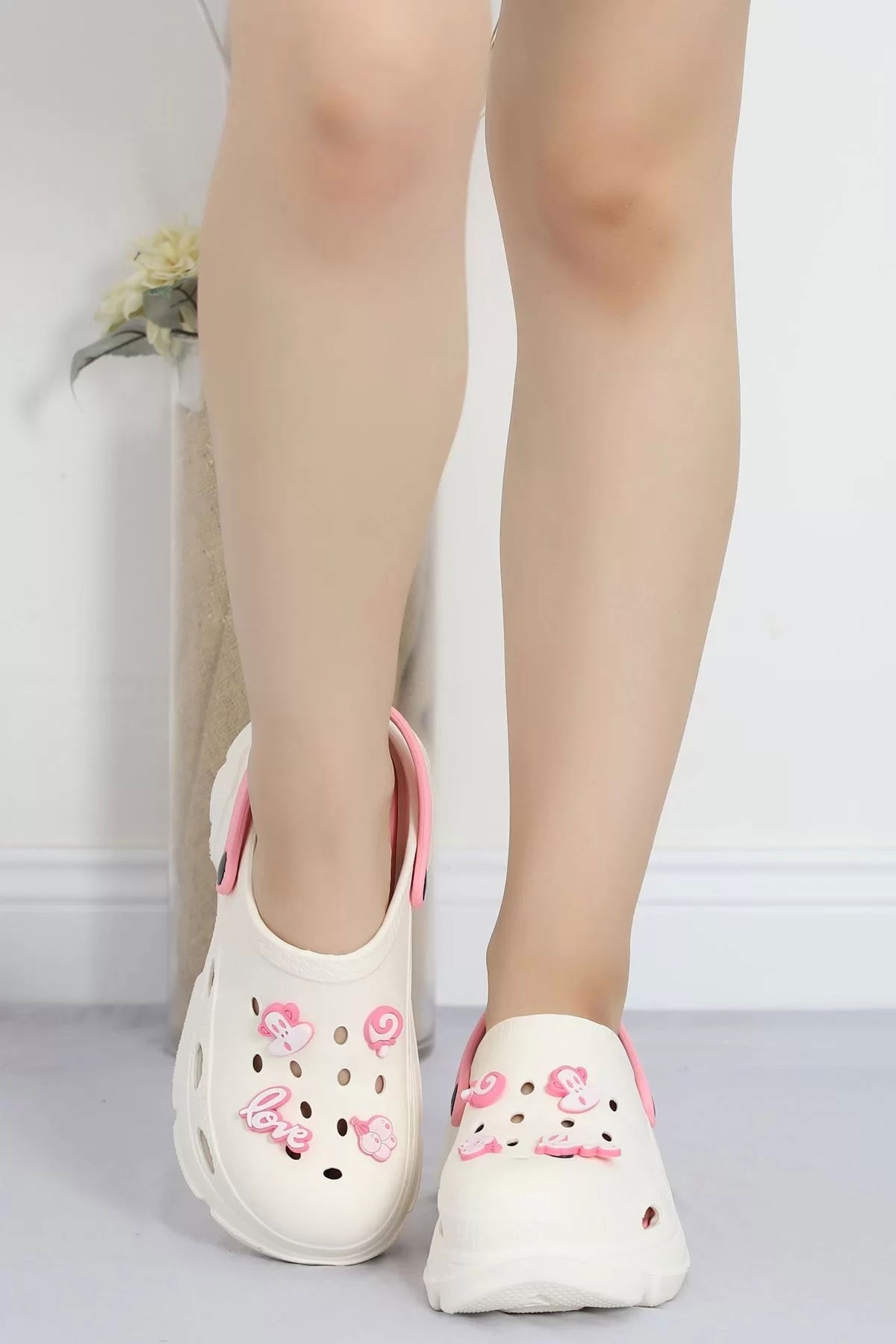 Figure Detailed Slippers Cream Pink - 18838.264.