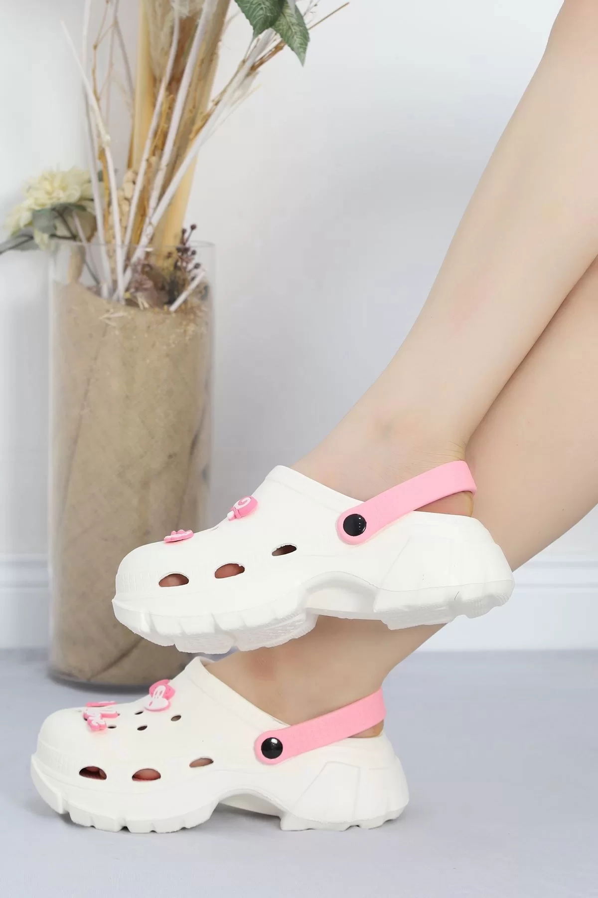 Figure Detailed Slippers Cream Pink - 18838.264.