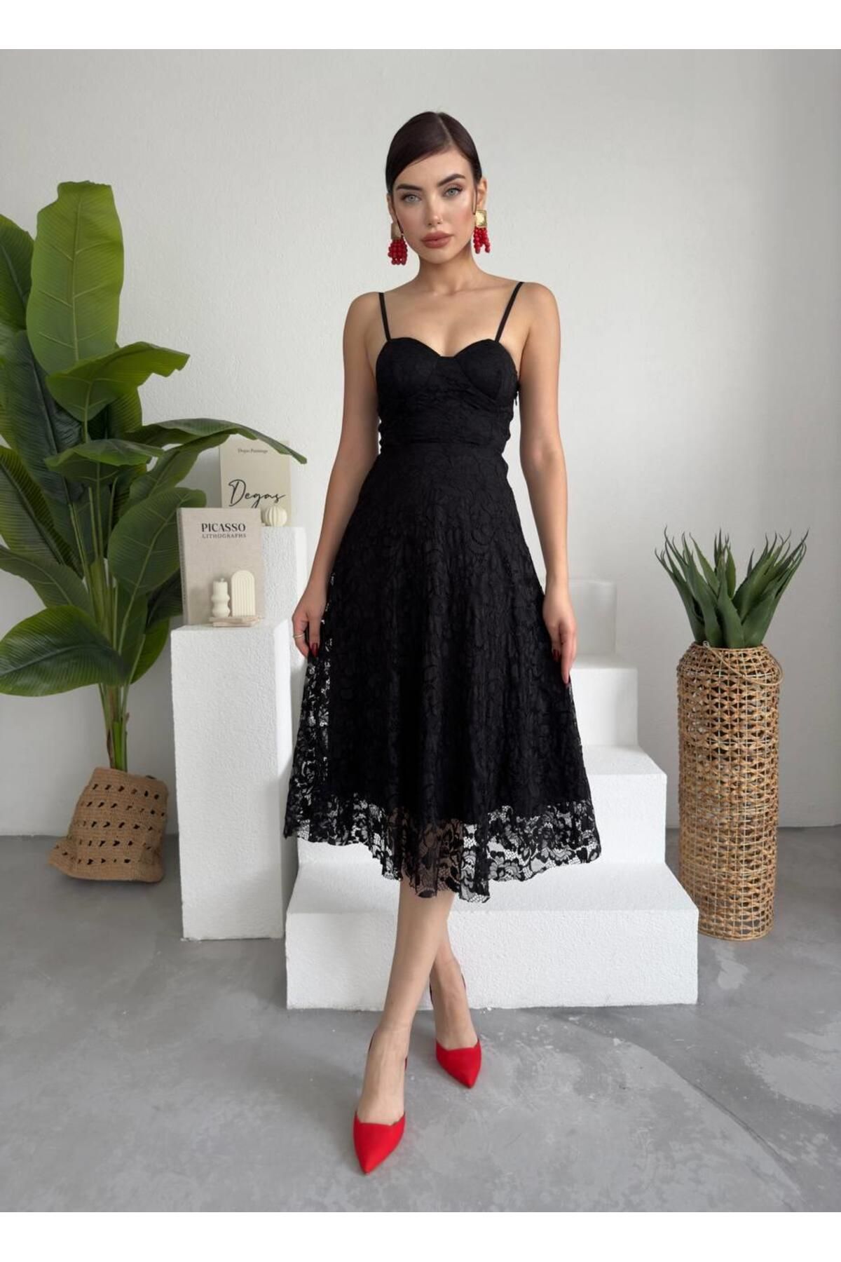 FLARED LACE DRESS WITH STRAPS