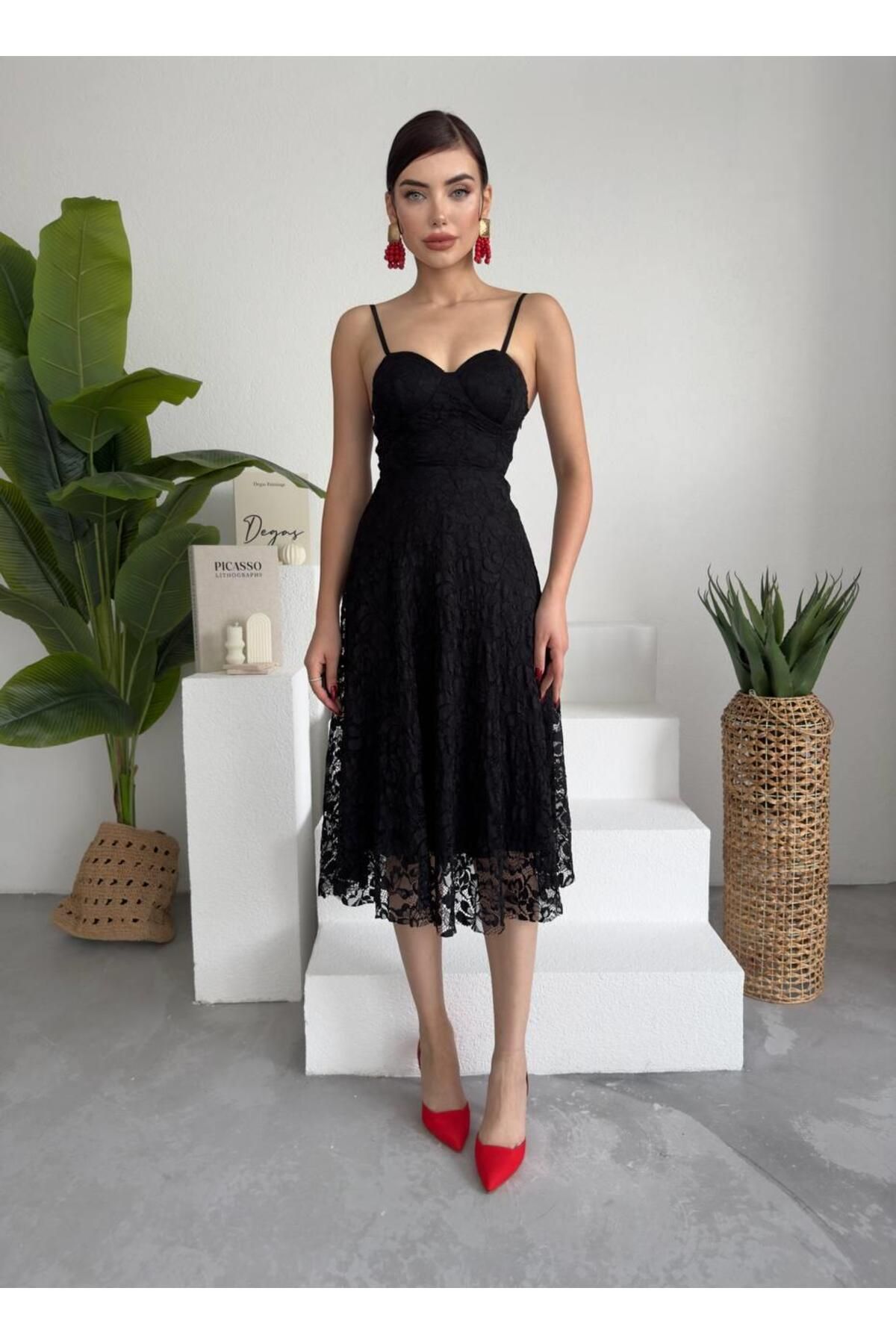 FLARED LACE DRESS WITH STRAPS