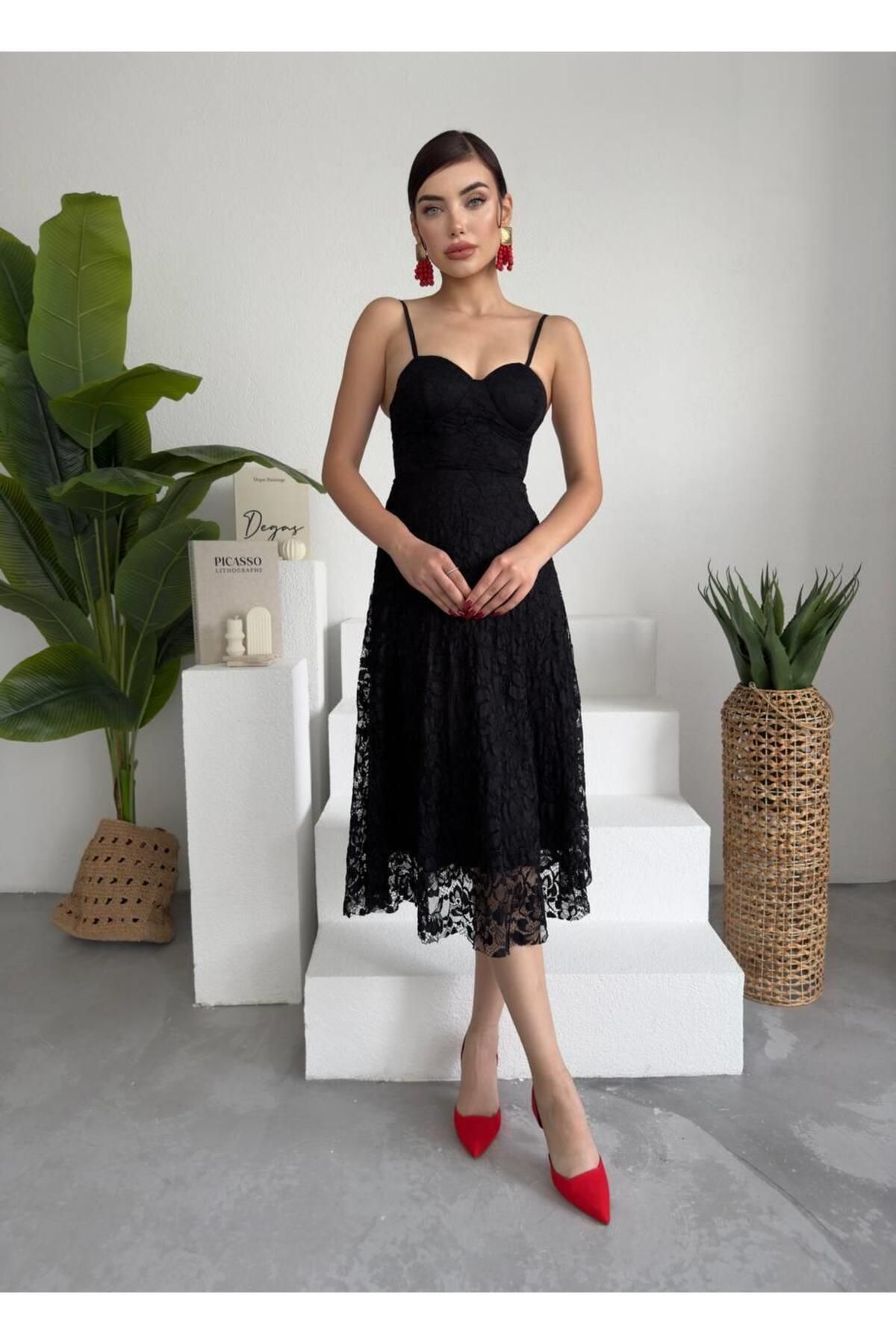 FLARED LACE DRESS WITH STRAPS