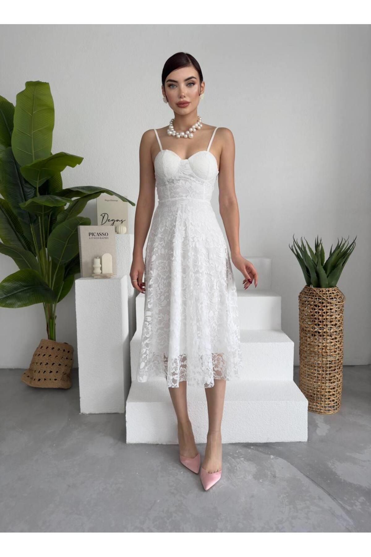 Strappy Kiloşoş Lace Dress