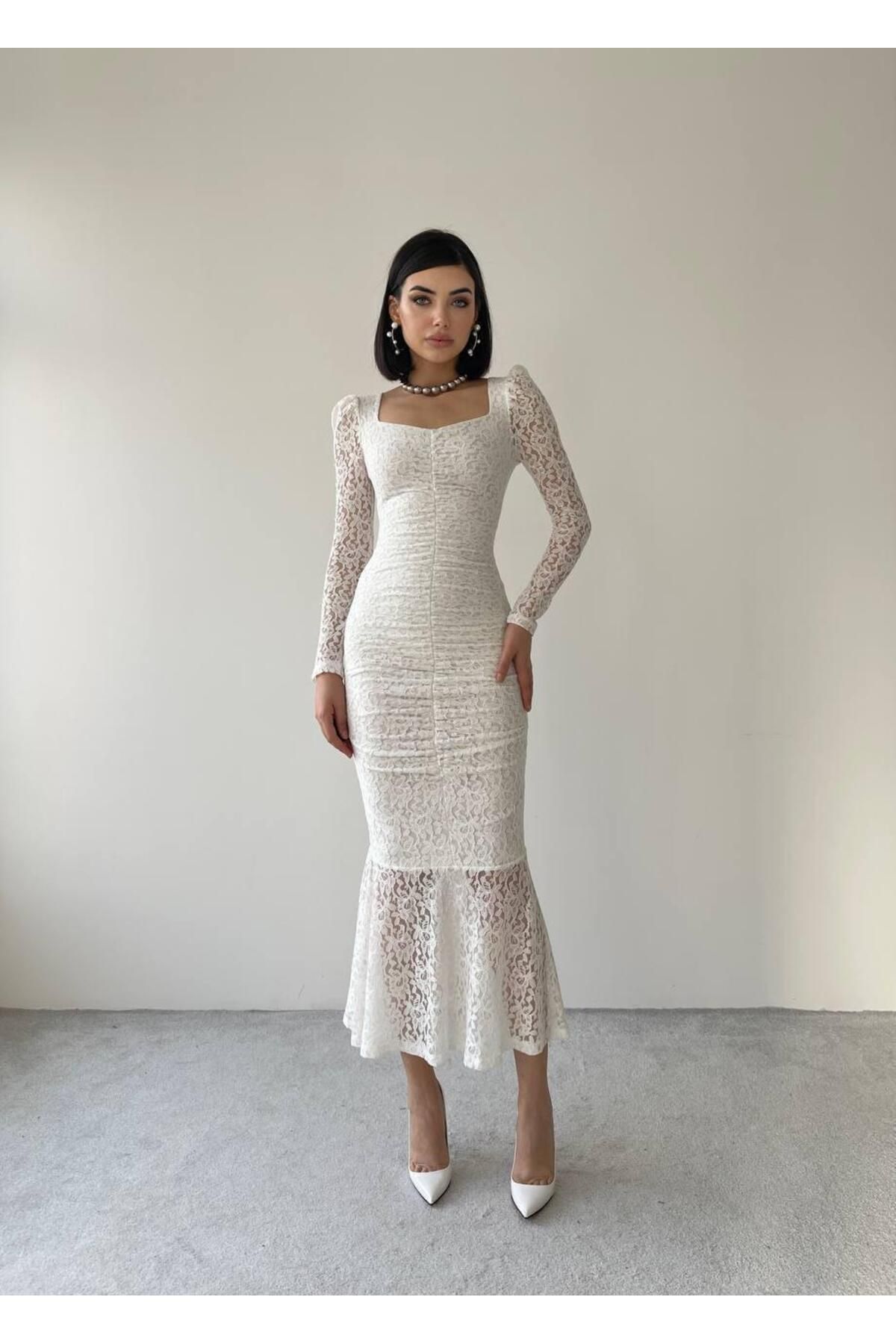 Hadise Long White Lace Dress