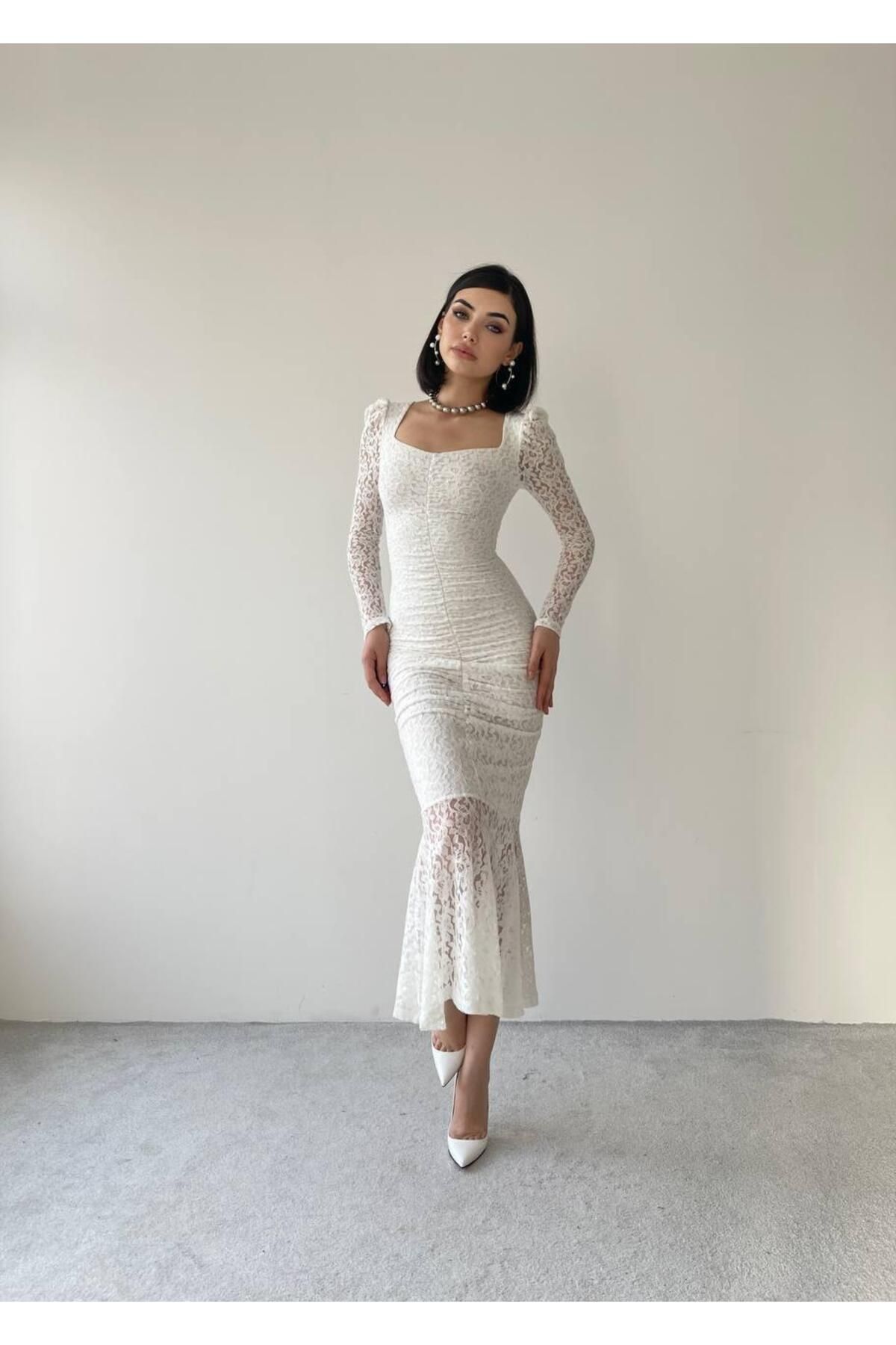 Hadise Long White Lace Dress