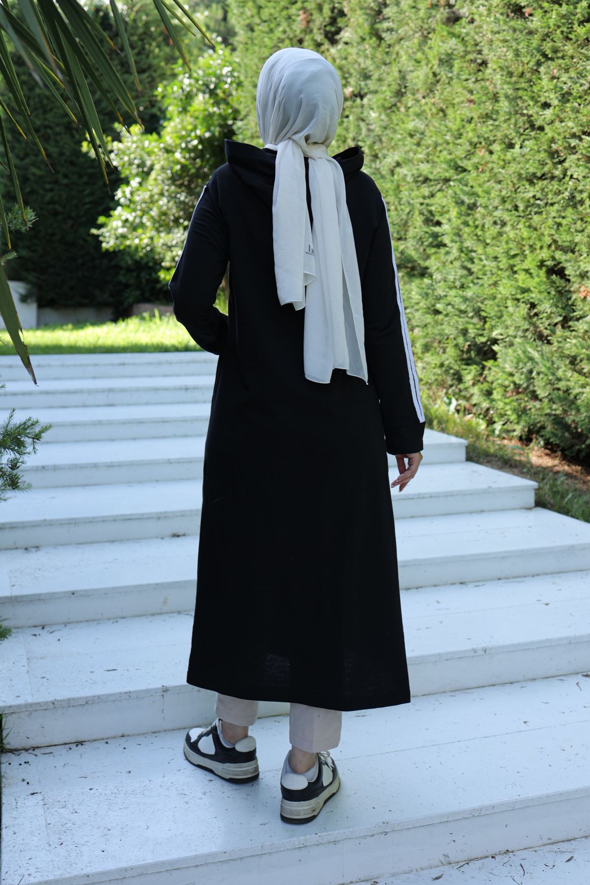 Striped Abaya Black - 20339.1778.