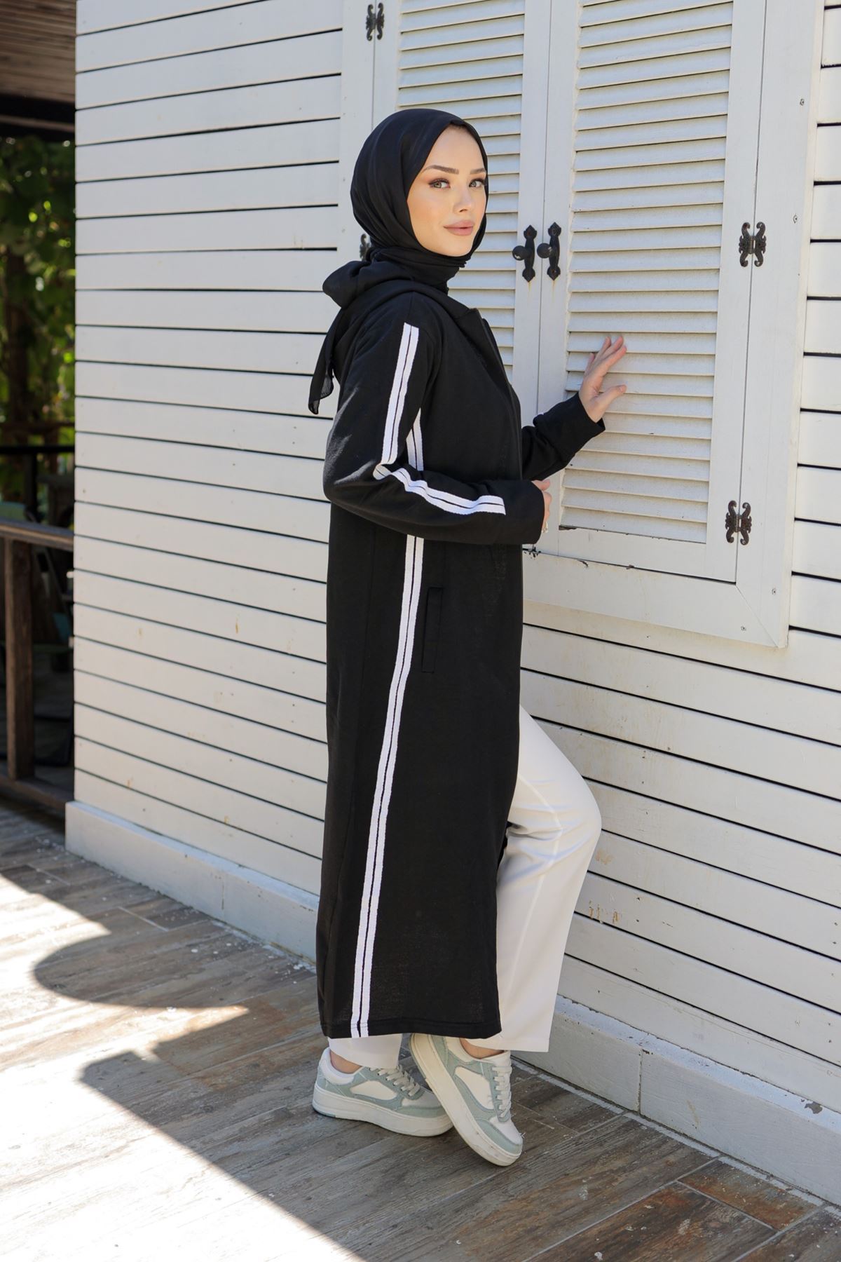 Striped Abaya Black - 20343.1778.