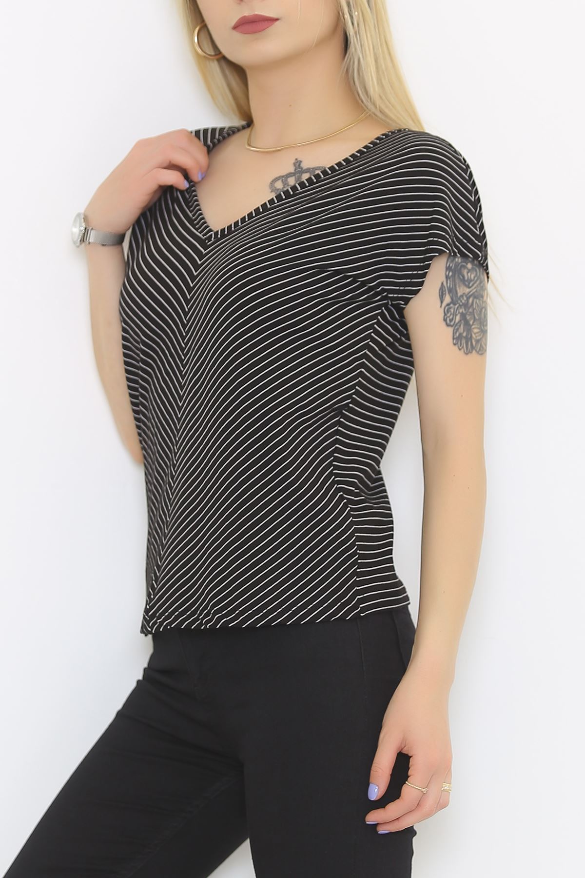 Front Back V-Neck T-Shirt Black - 2111.555.