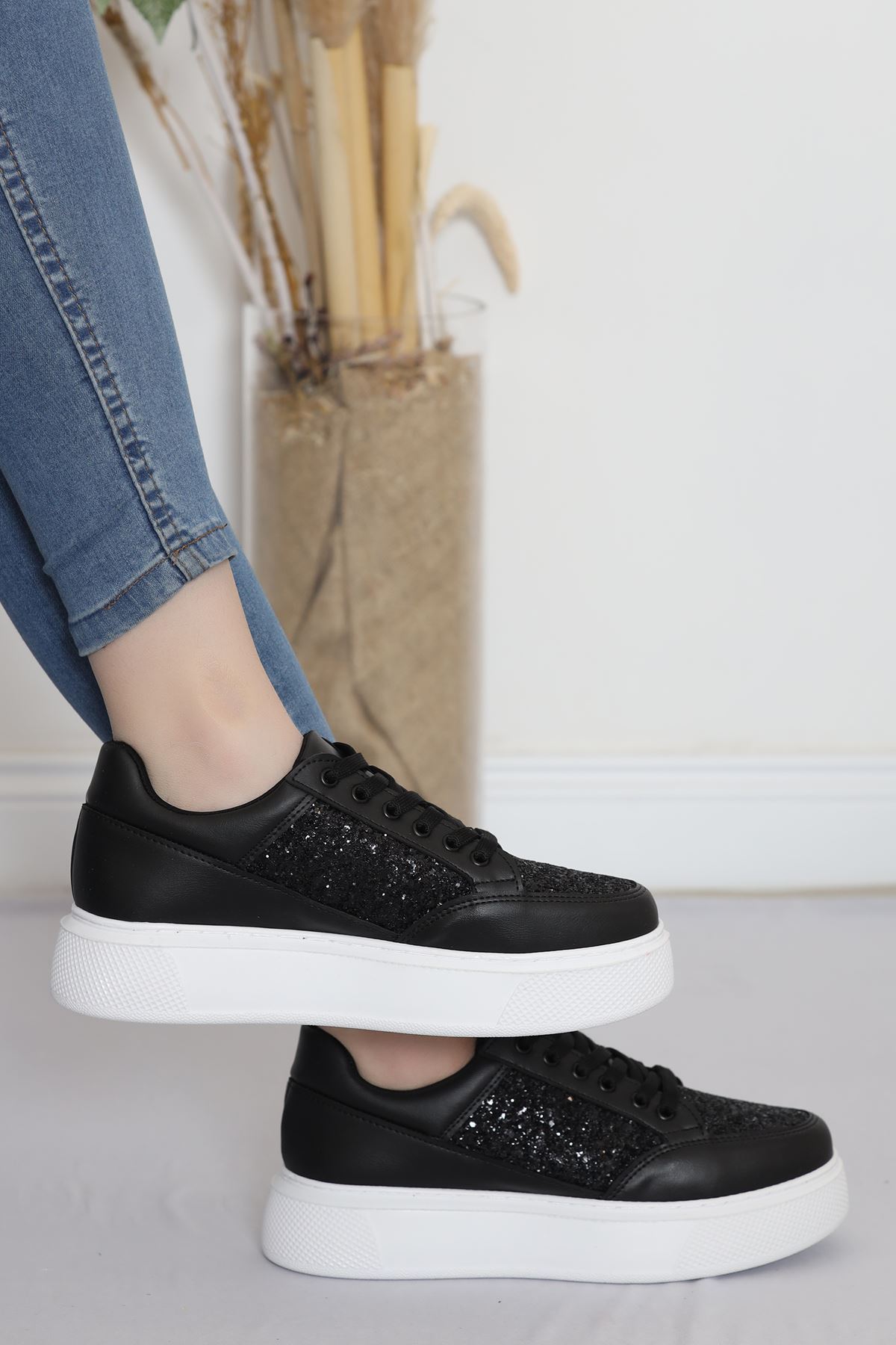 Stone Detailed Sneakers Black and White - 18206.264.