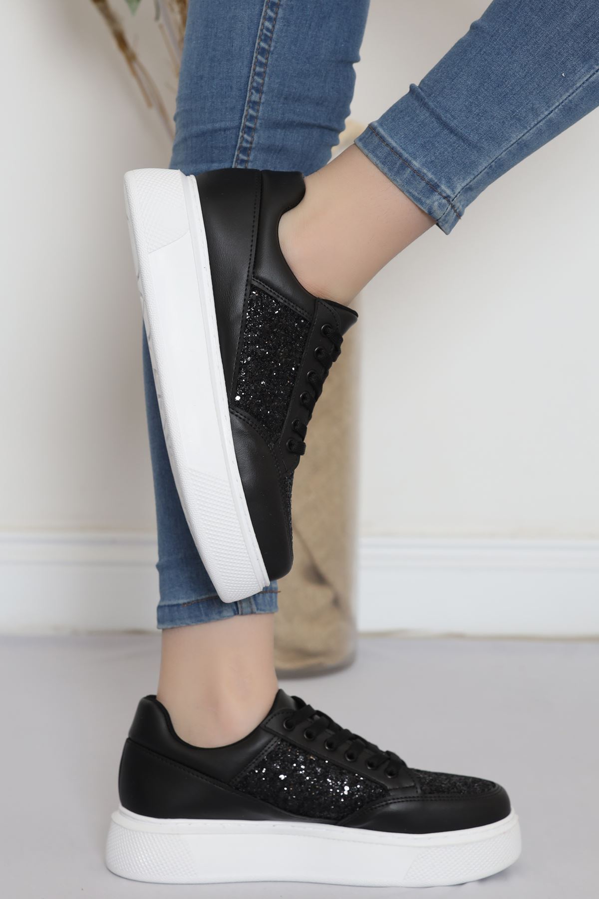 Stone Detailed Sneakers Black and White - 18206.264.