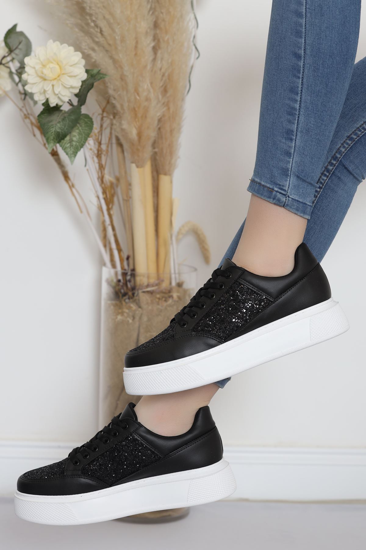 Stone Detailed Sneakers Black and White - 18206.264.