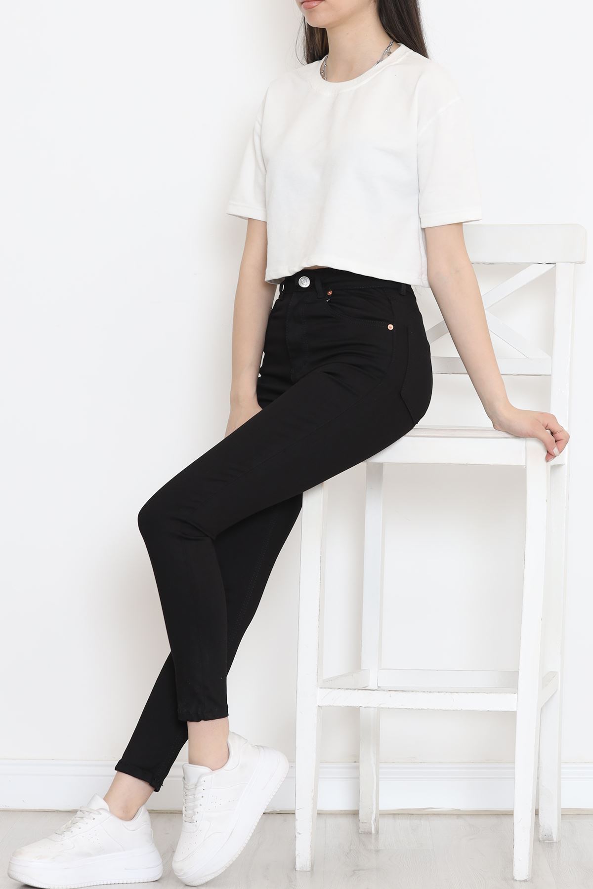 Narrow Leg Jeans Black1 - 18232.1431.