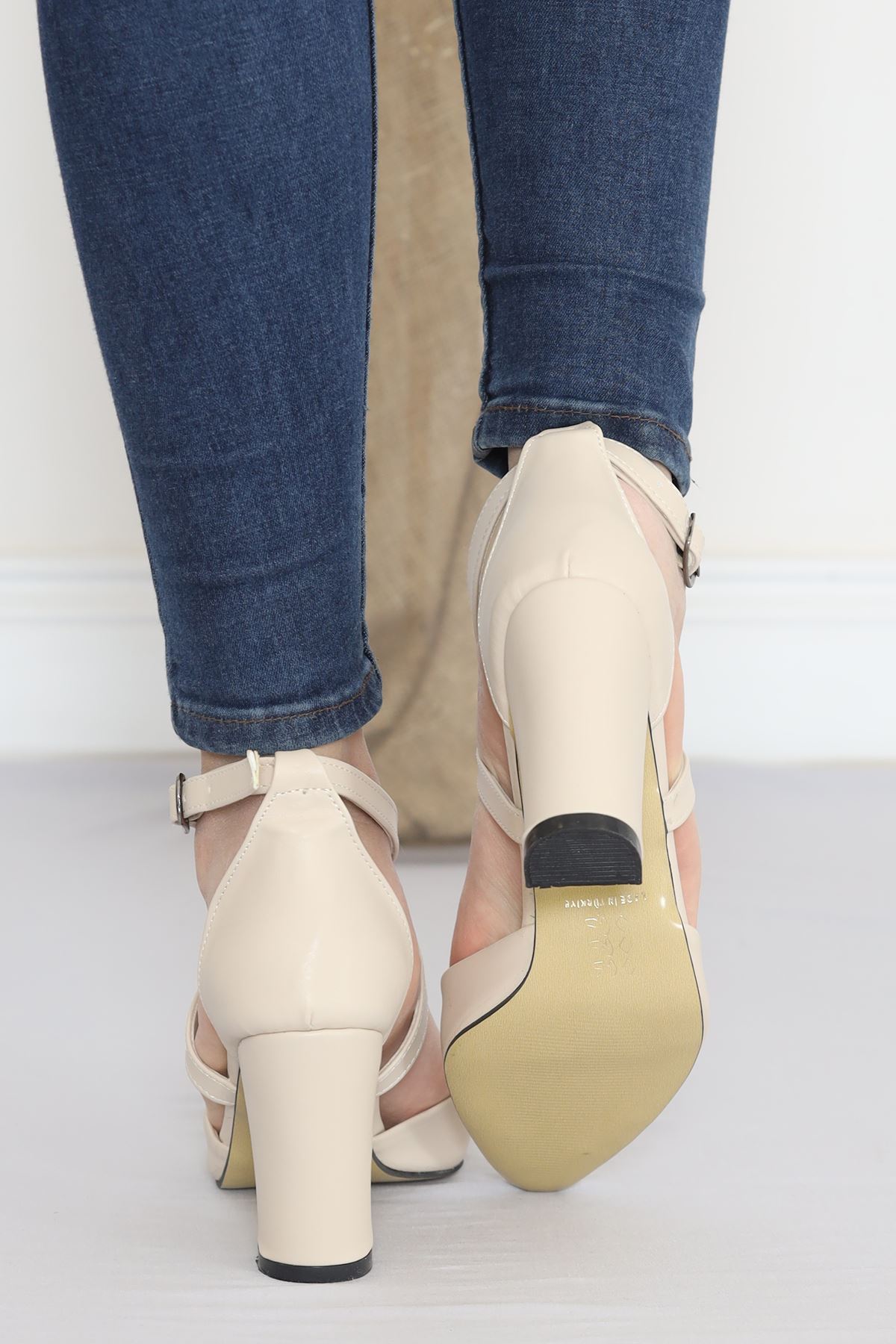 7 Cm Heeled Shoes Beige - 5179.264.