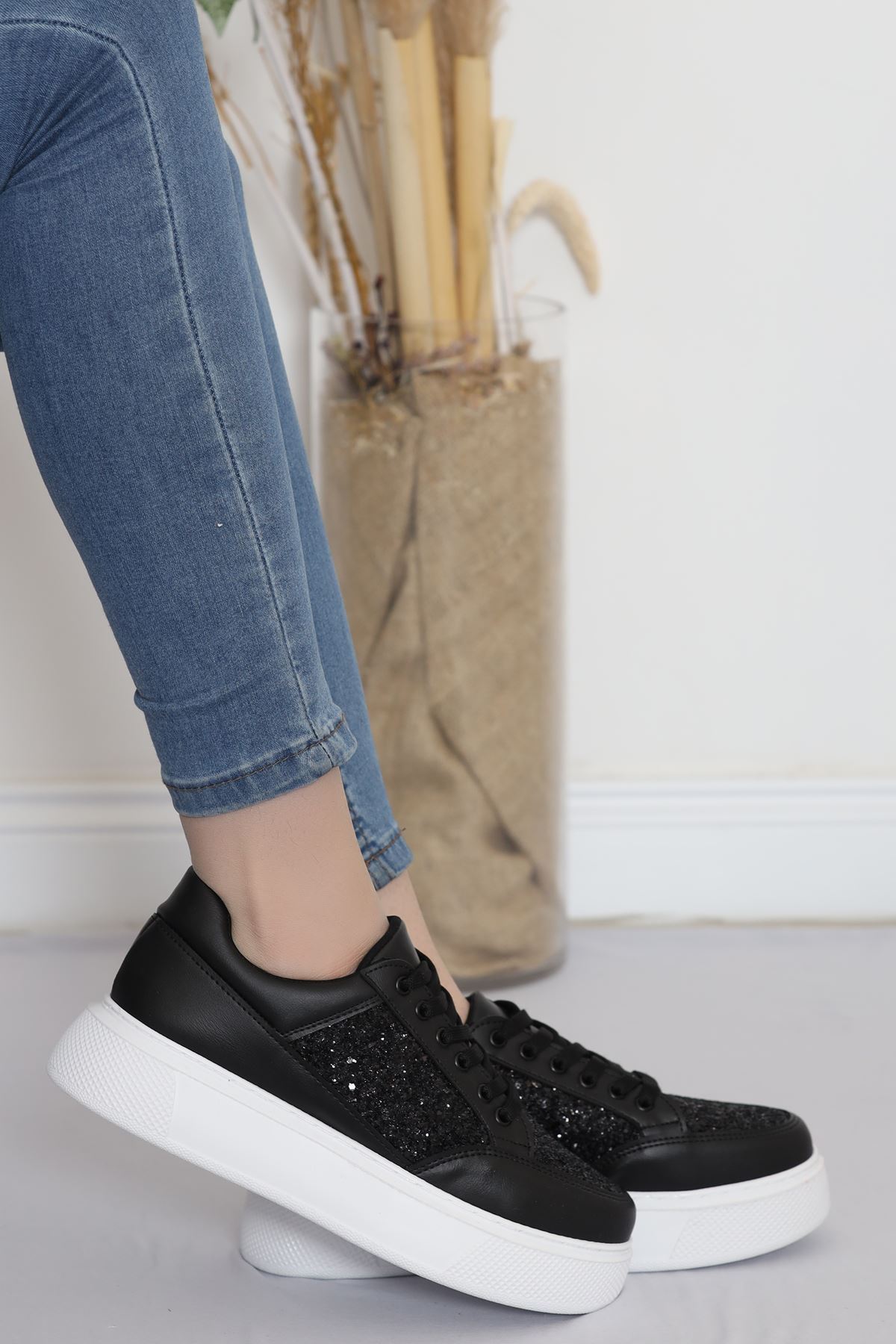 Stone Detailed Sneakers Black and White - 18206.264.