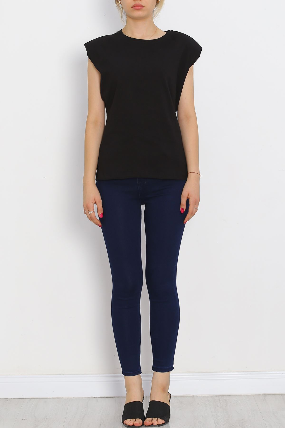 Sleeveless T-shirt with Wadding Black - 15874.1567.