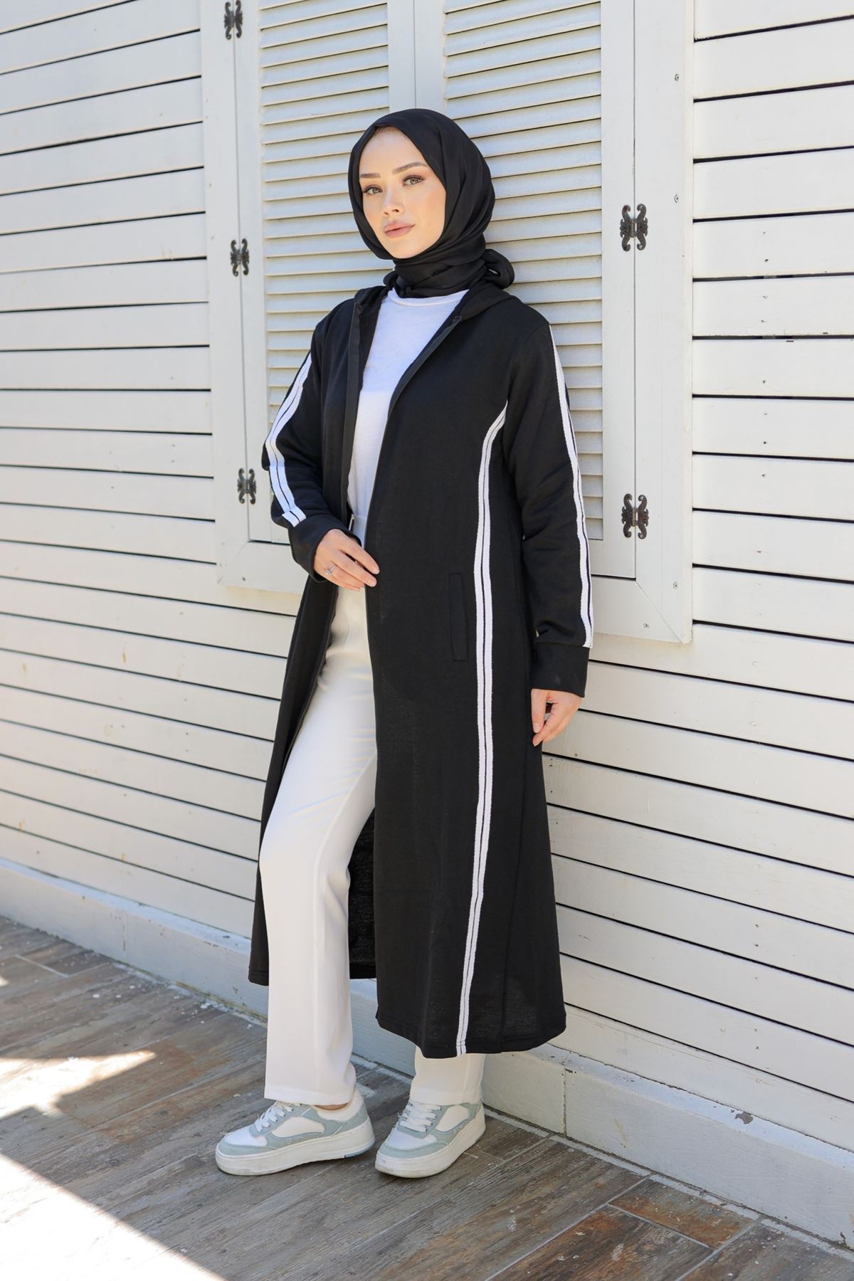 Striped Abaya Black - 20343.1778.