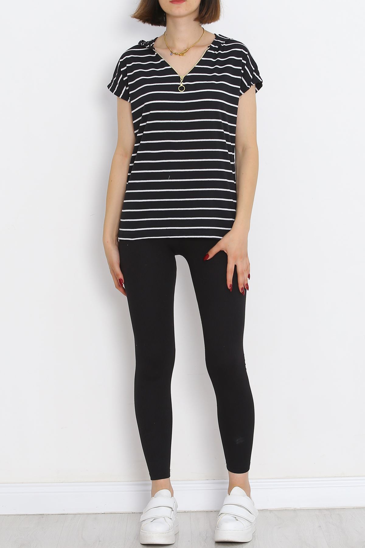 Striped Hooded T-shirt Black and White - 15270.1567.