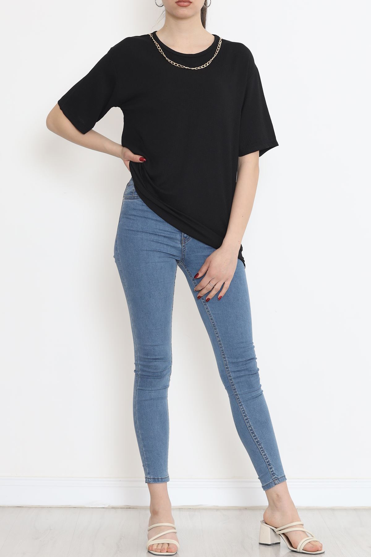 T-shirt with Collar Chain Detail Black - 2494.555.