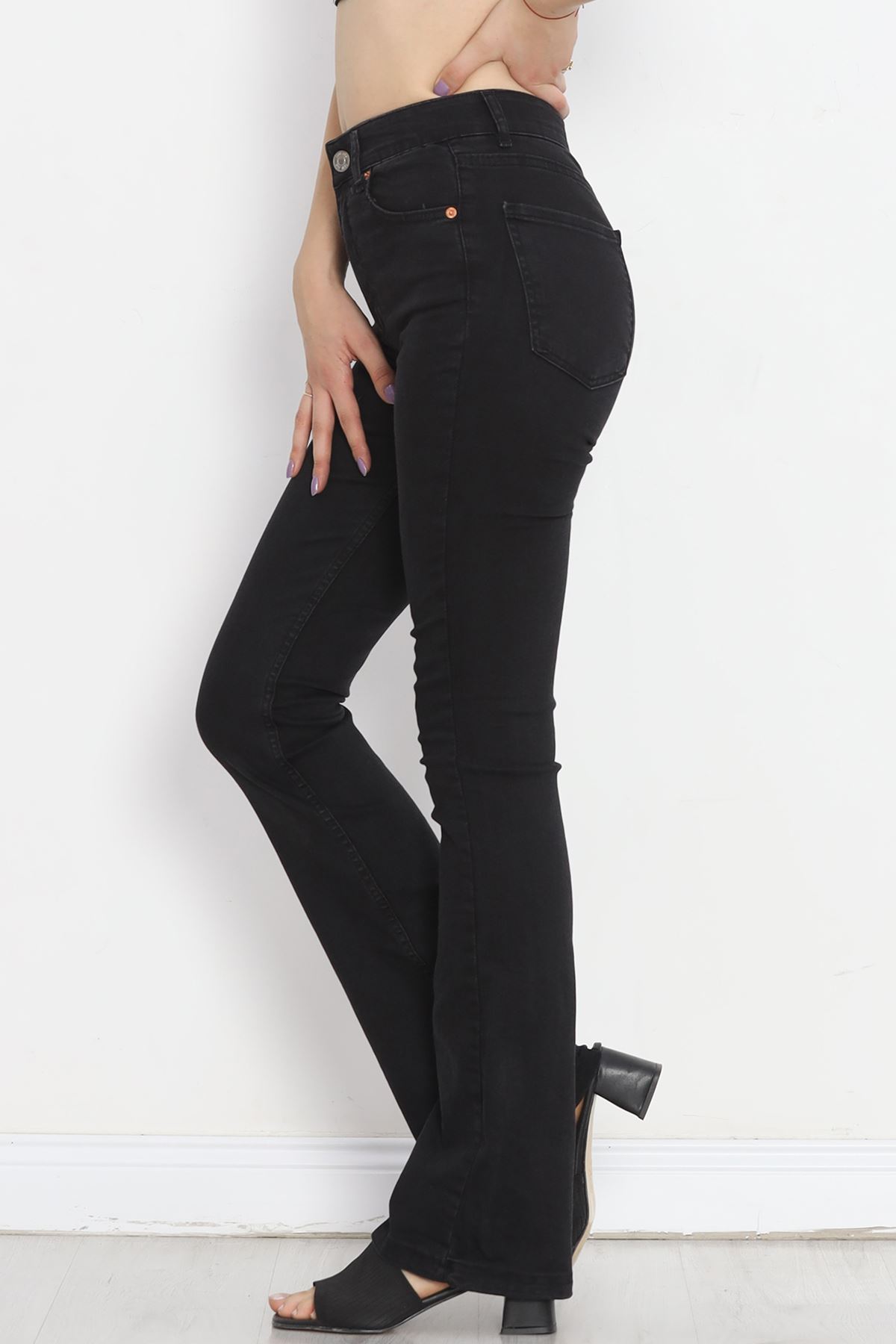 Flared Jeans Black2 - 18688.1431.