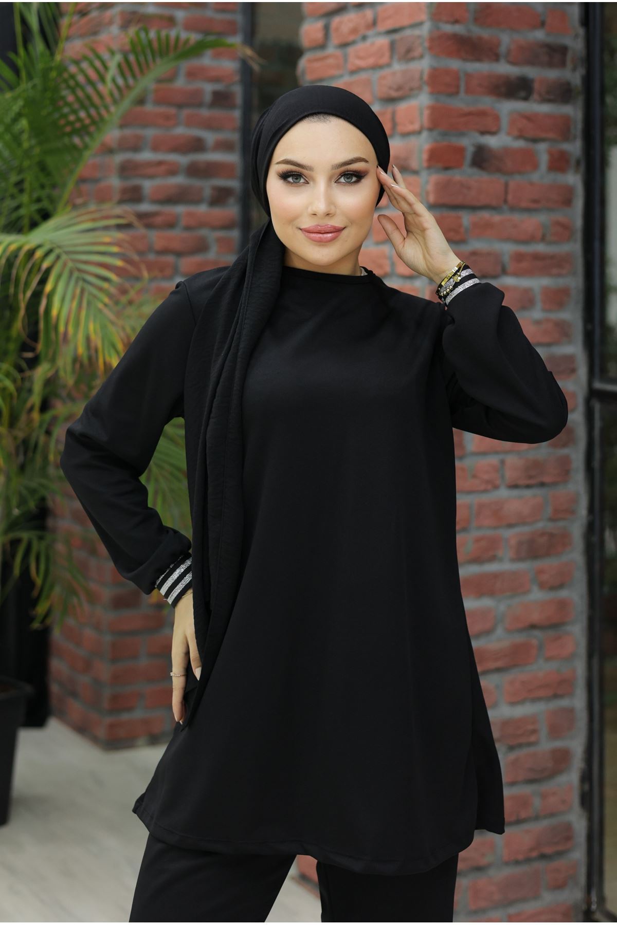 Suit with Elasticized Sleeves Black - 10010.1778.