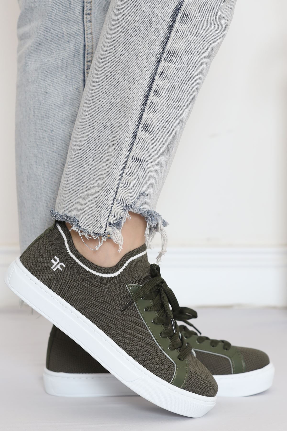 Casual Sneakers Green - 18637.264.