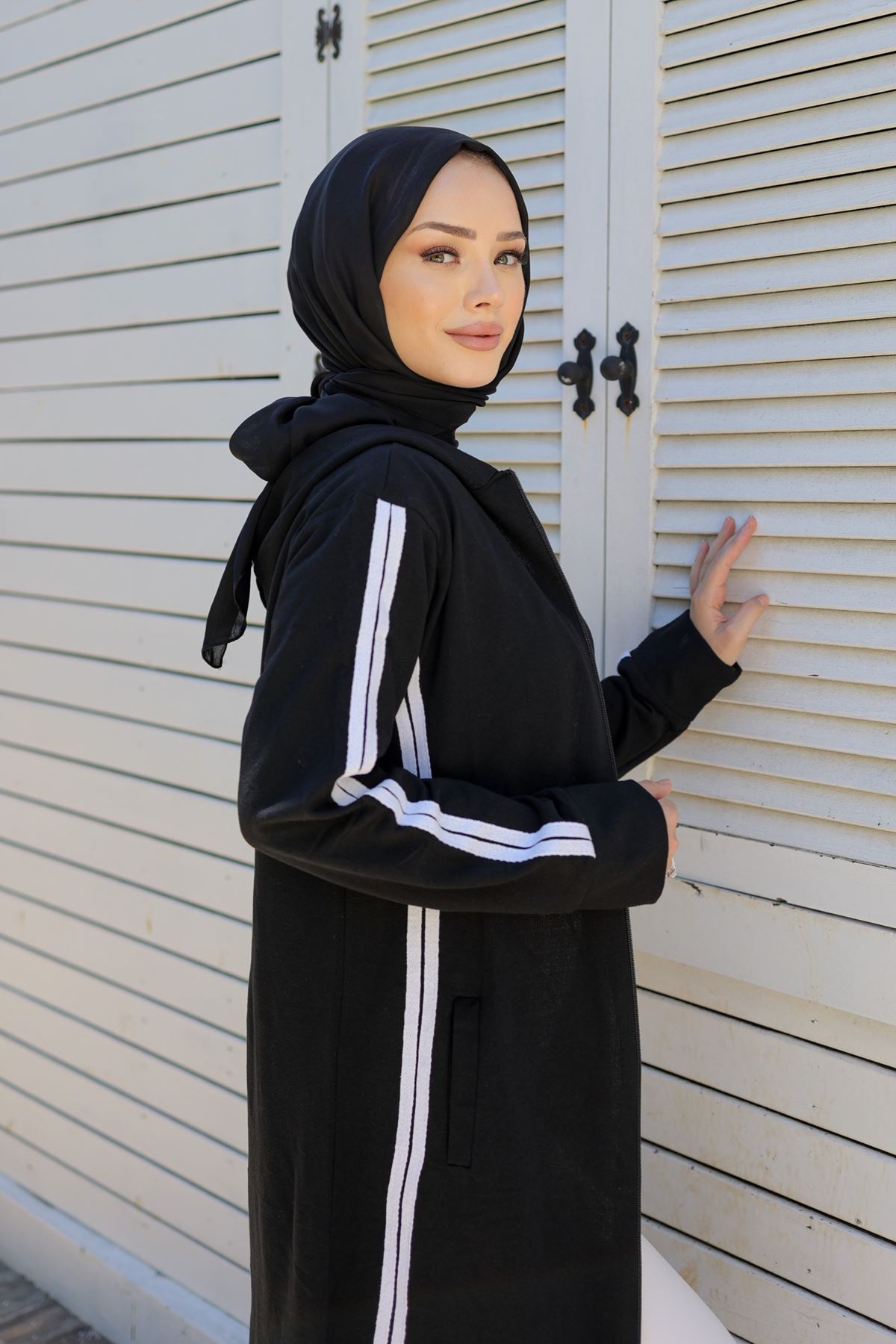 Striped Abaya Black - 20343.1778.