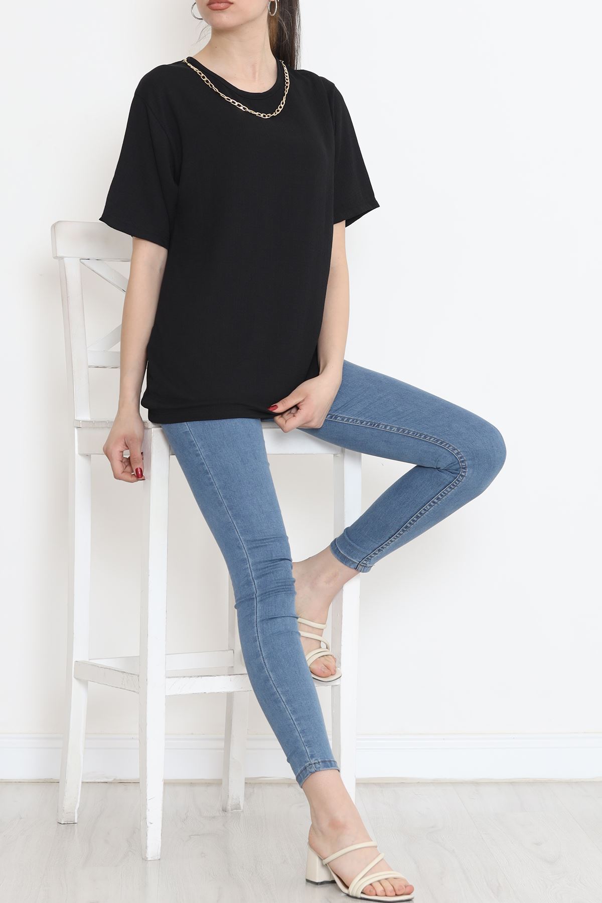 T-shirt with Collar Chain Detail Black - 2494.555.