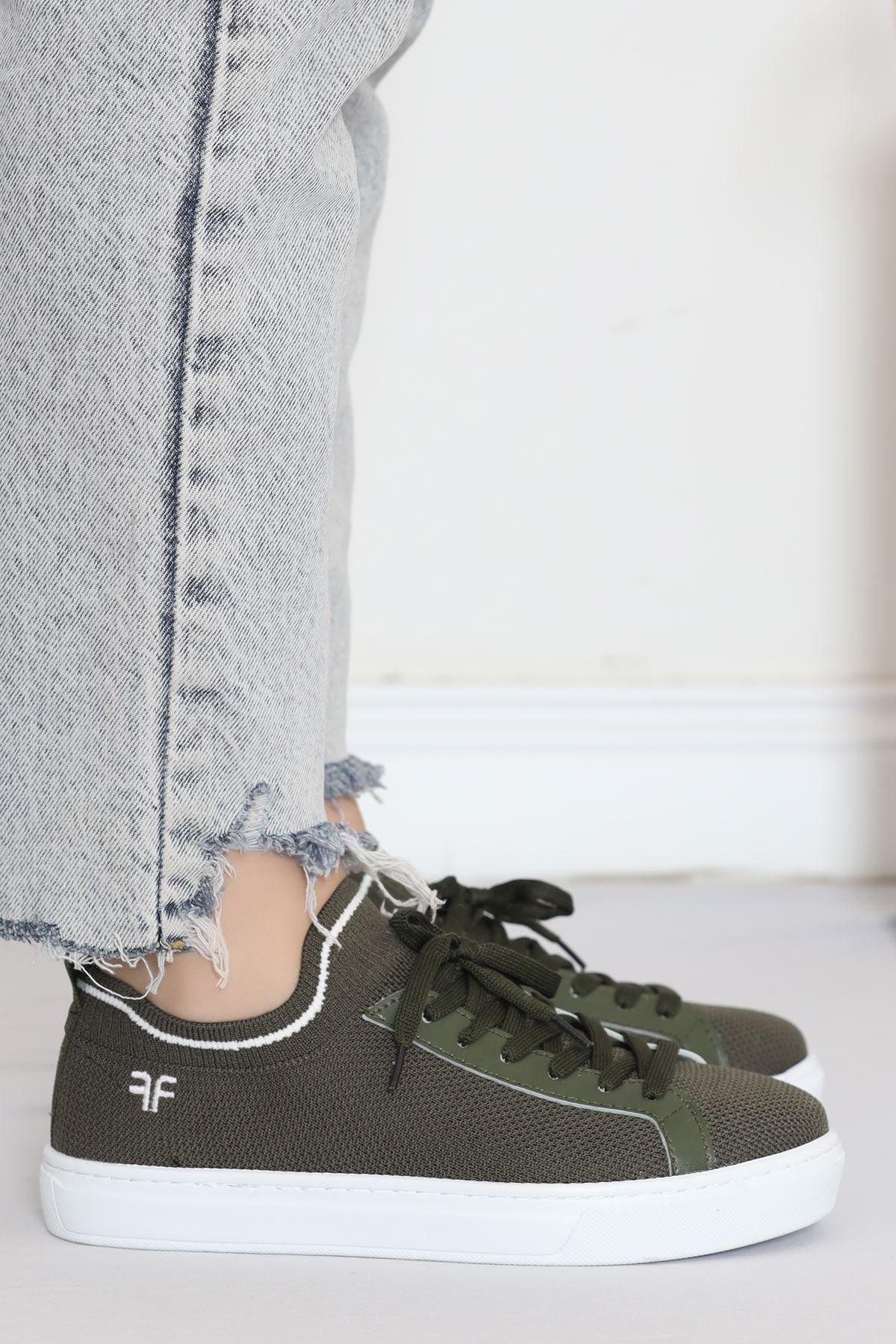 Casual Sneakers Green - 18637.264.