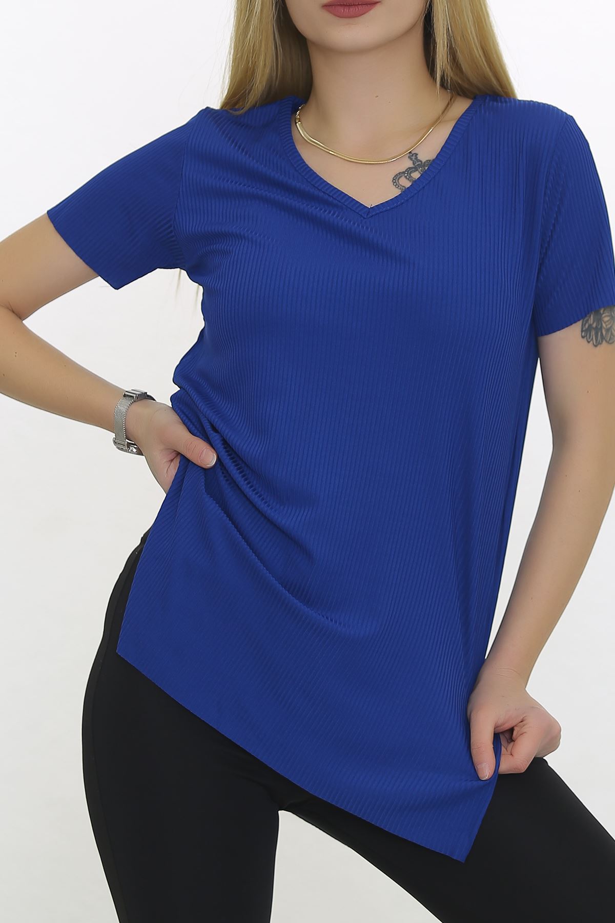 V-Neck T-Shirt with Slits Saks - 1998.555.