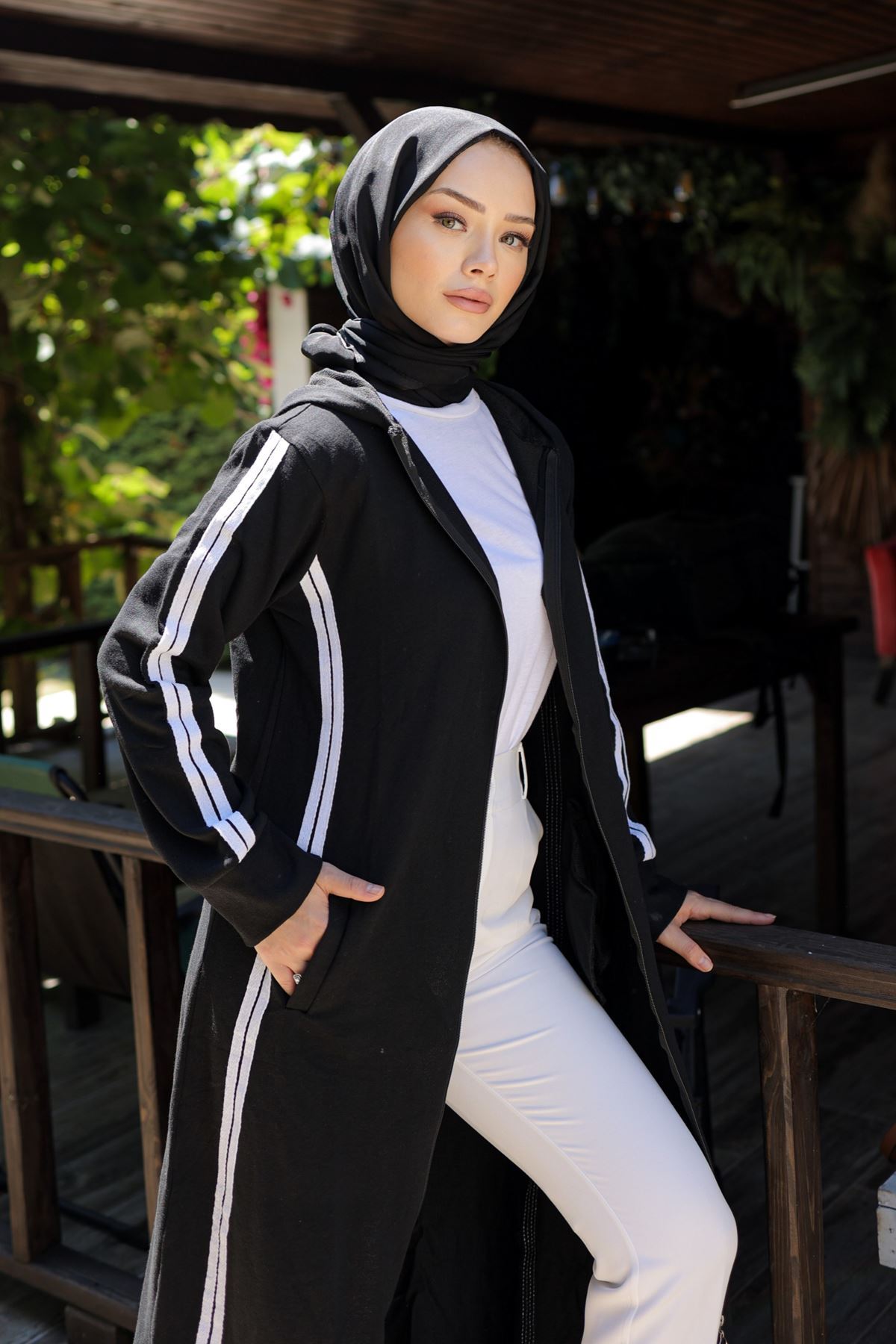 Striped Abaya Black - 20343.1778.