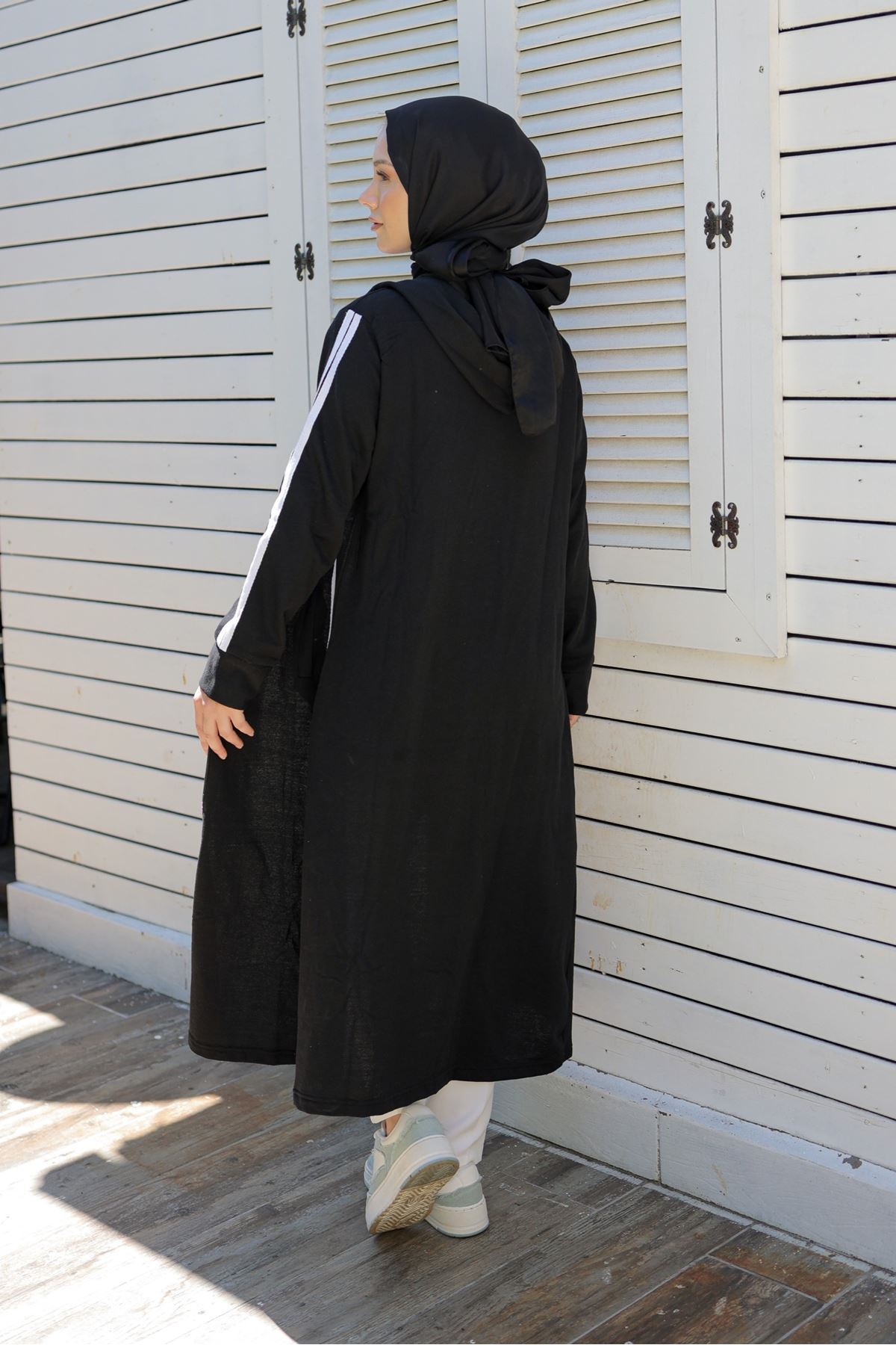 Striped Abaya Black - 20343.1778.