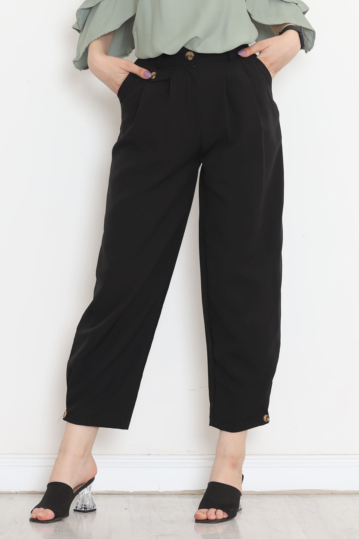 Pants with Button Detail on the Cuff Black - 20783.683.