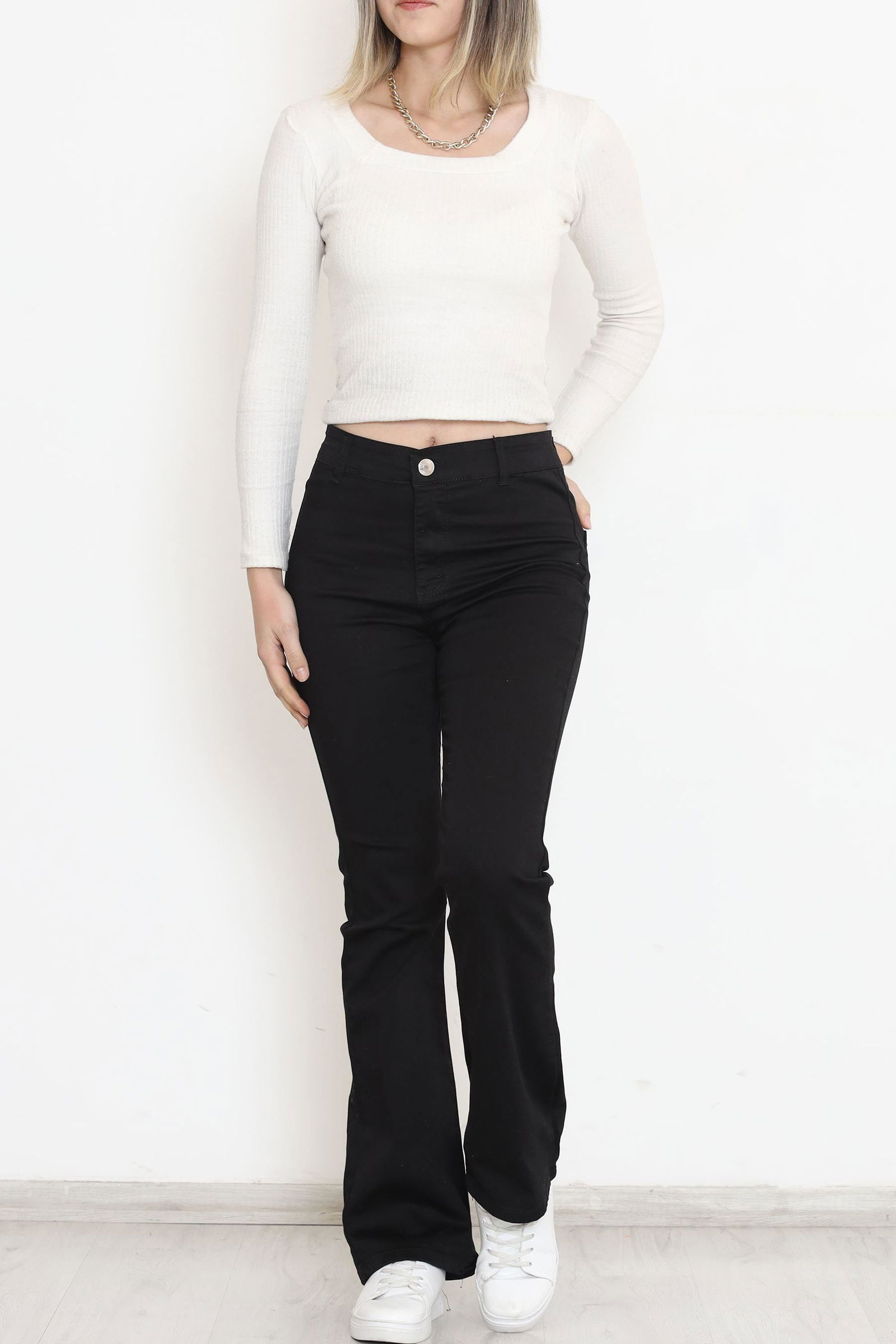 Flared Jeans with Pockets Black - 12606.1431.