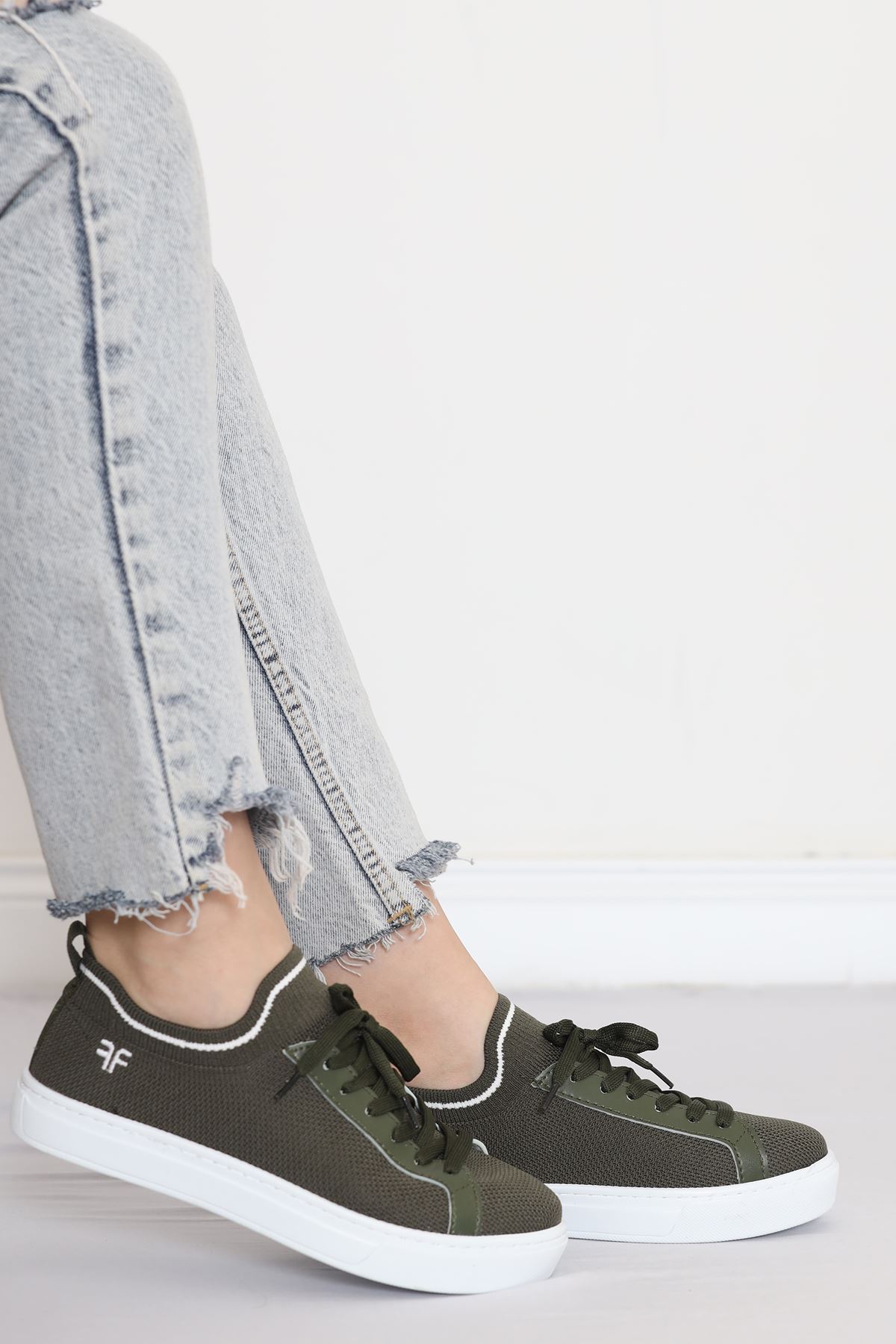 Casual Sneakers Green - 18637.264.