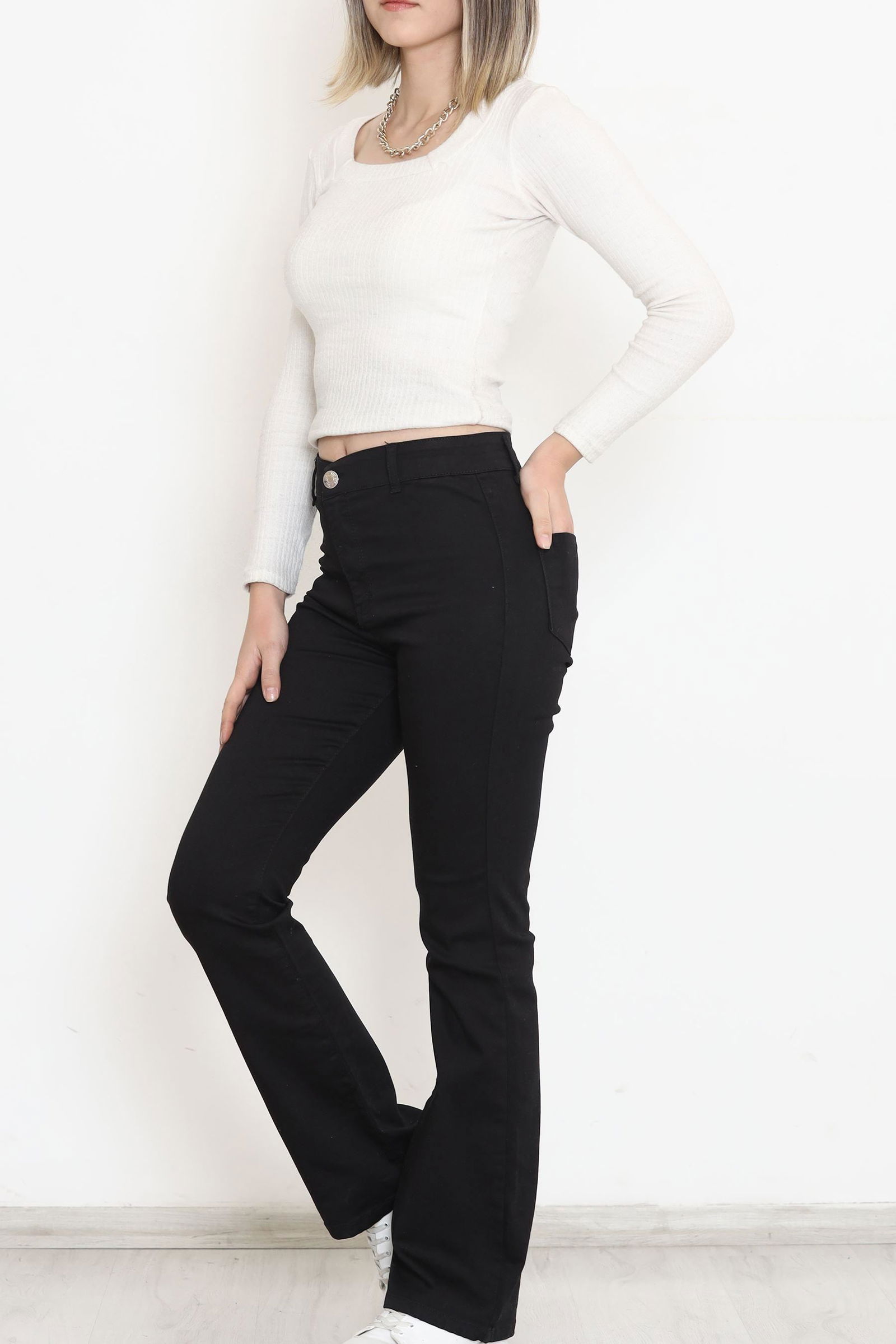 Flared Jeans with Pockets Black - 12606.1431.